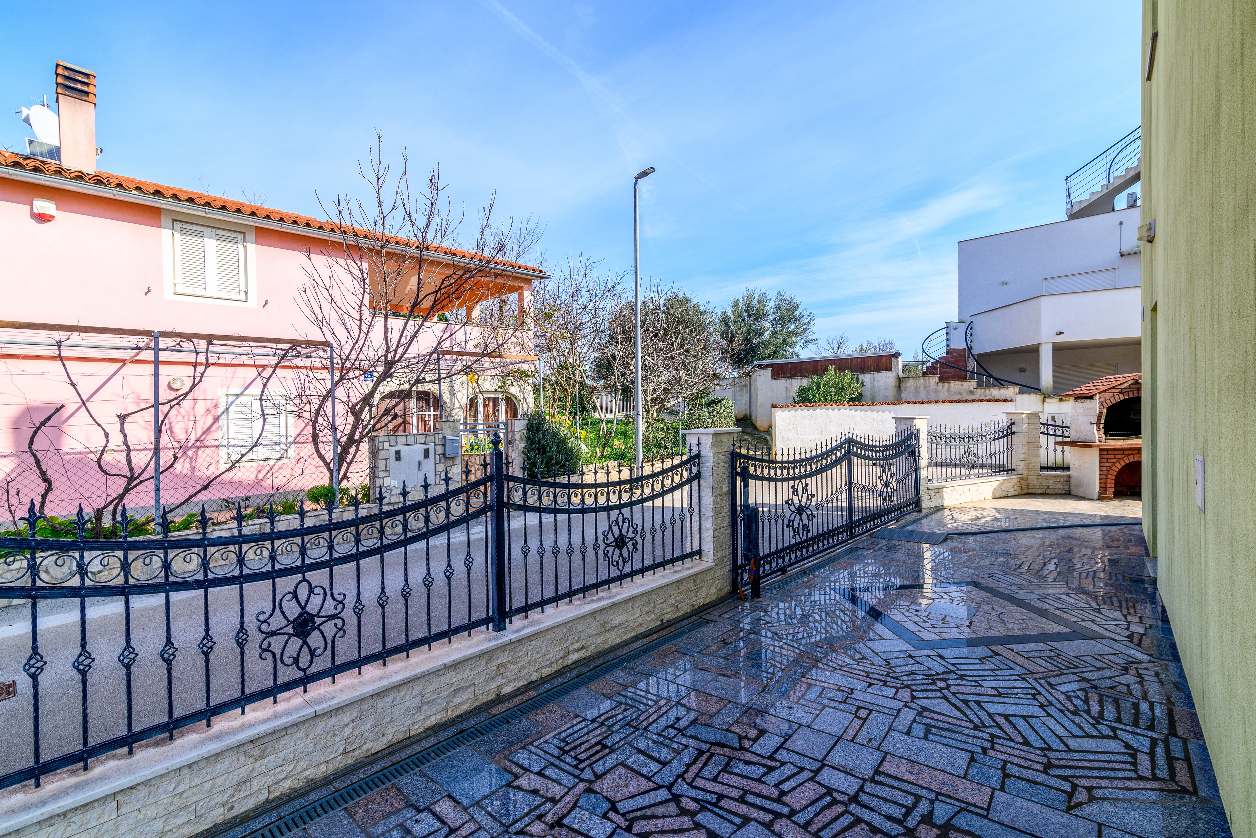 Komforna kuća s terasom i pogledom na more Medulin  K