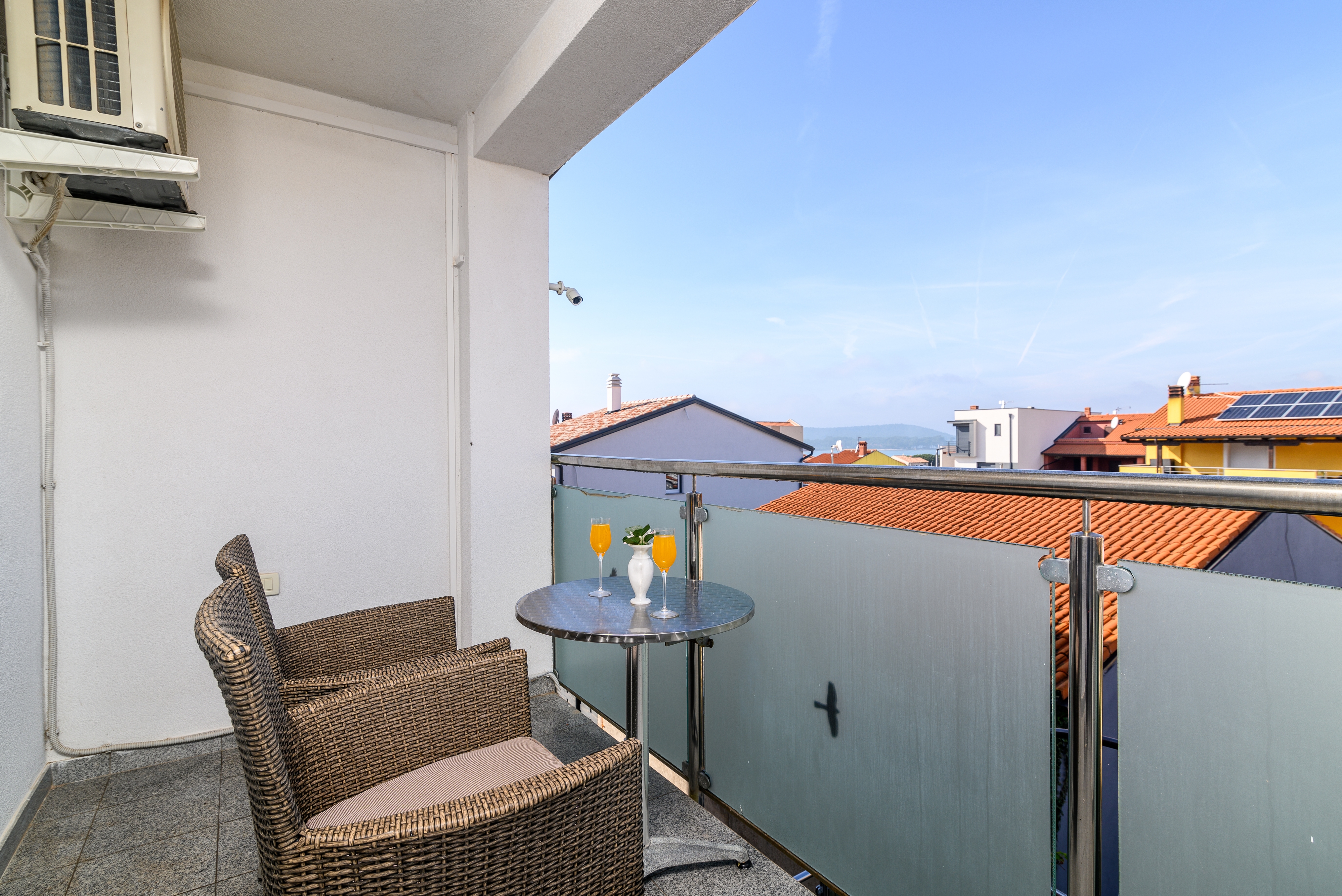 Komforna kuća s terasom i pogledom na more Medulin  K