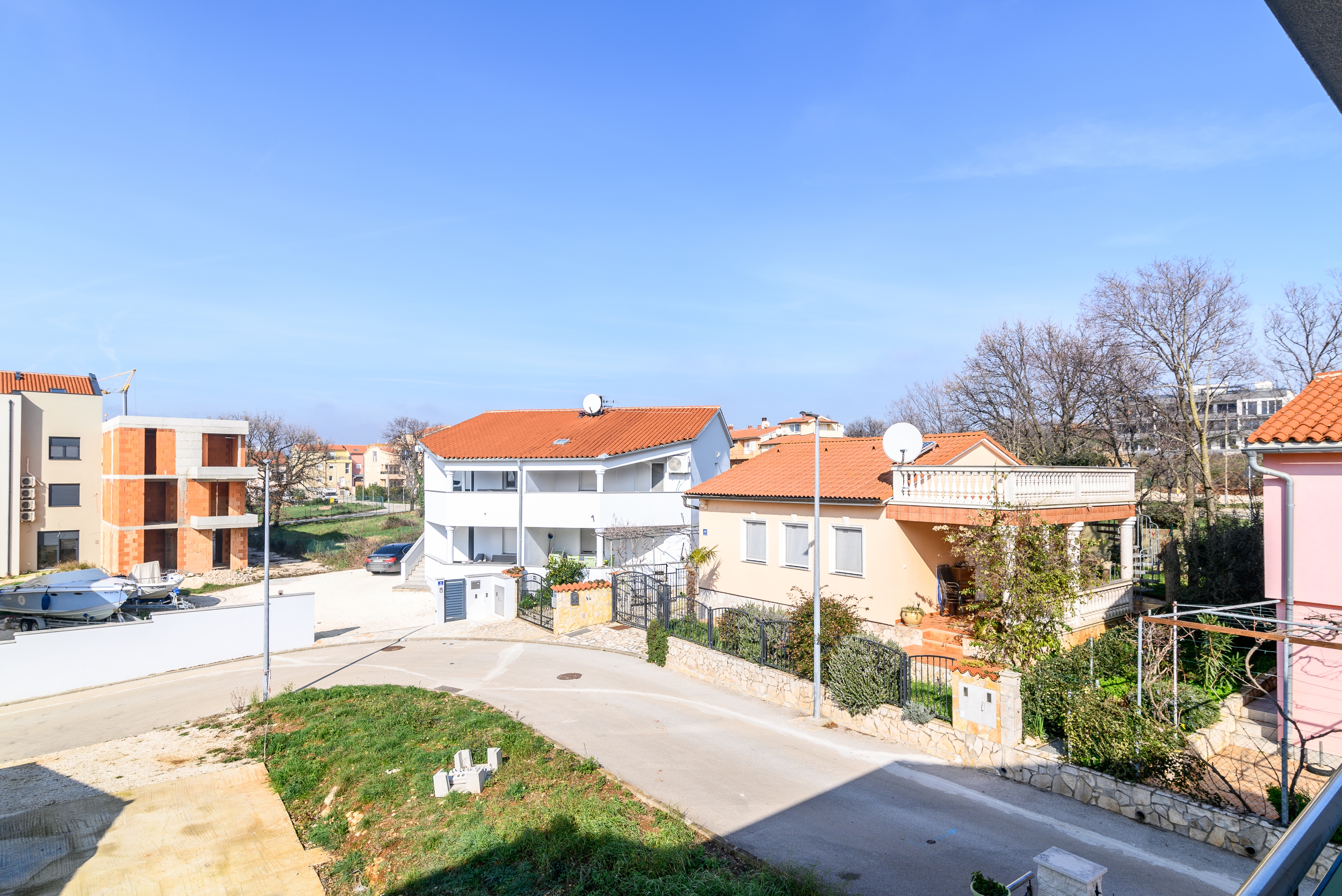 Komforna kuća s terasom i pogledom na more Medulin  K