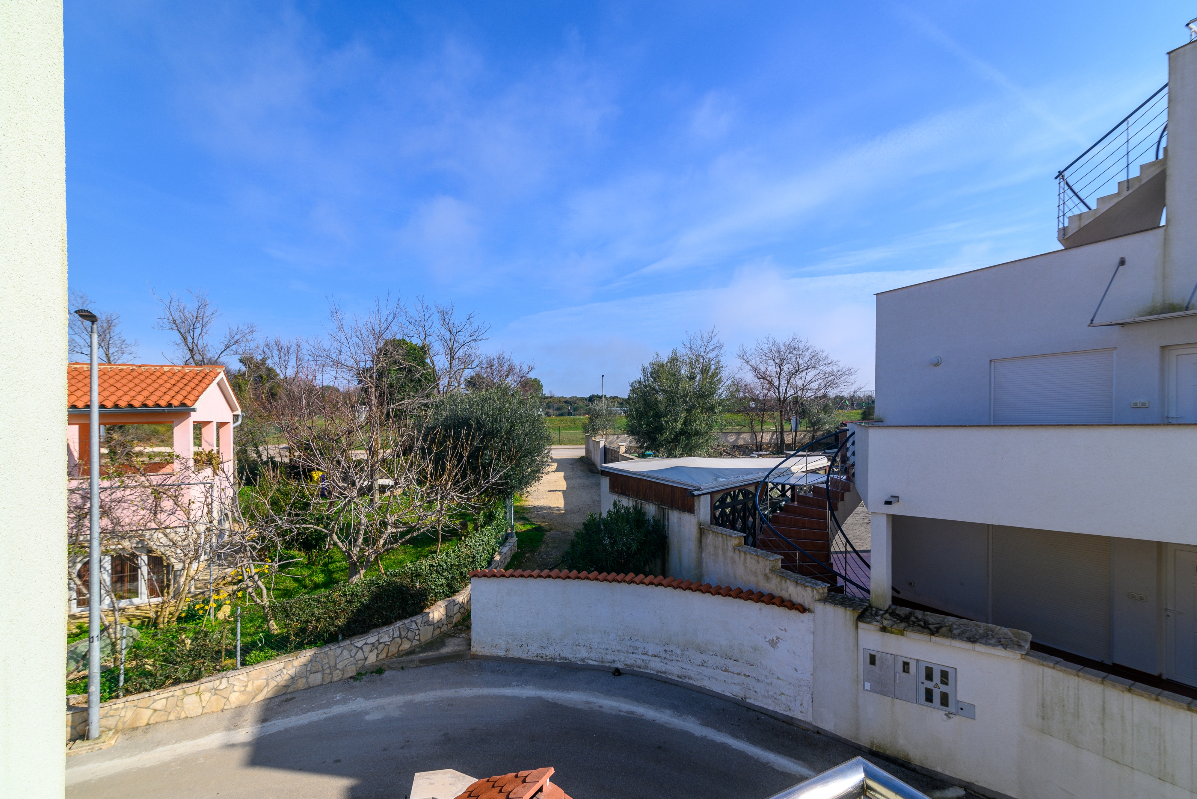 Komforna kuća s terasom i pogledom na more Medulin  K