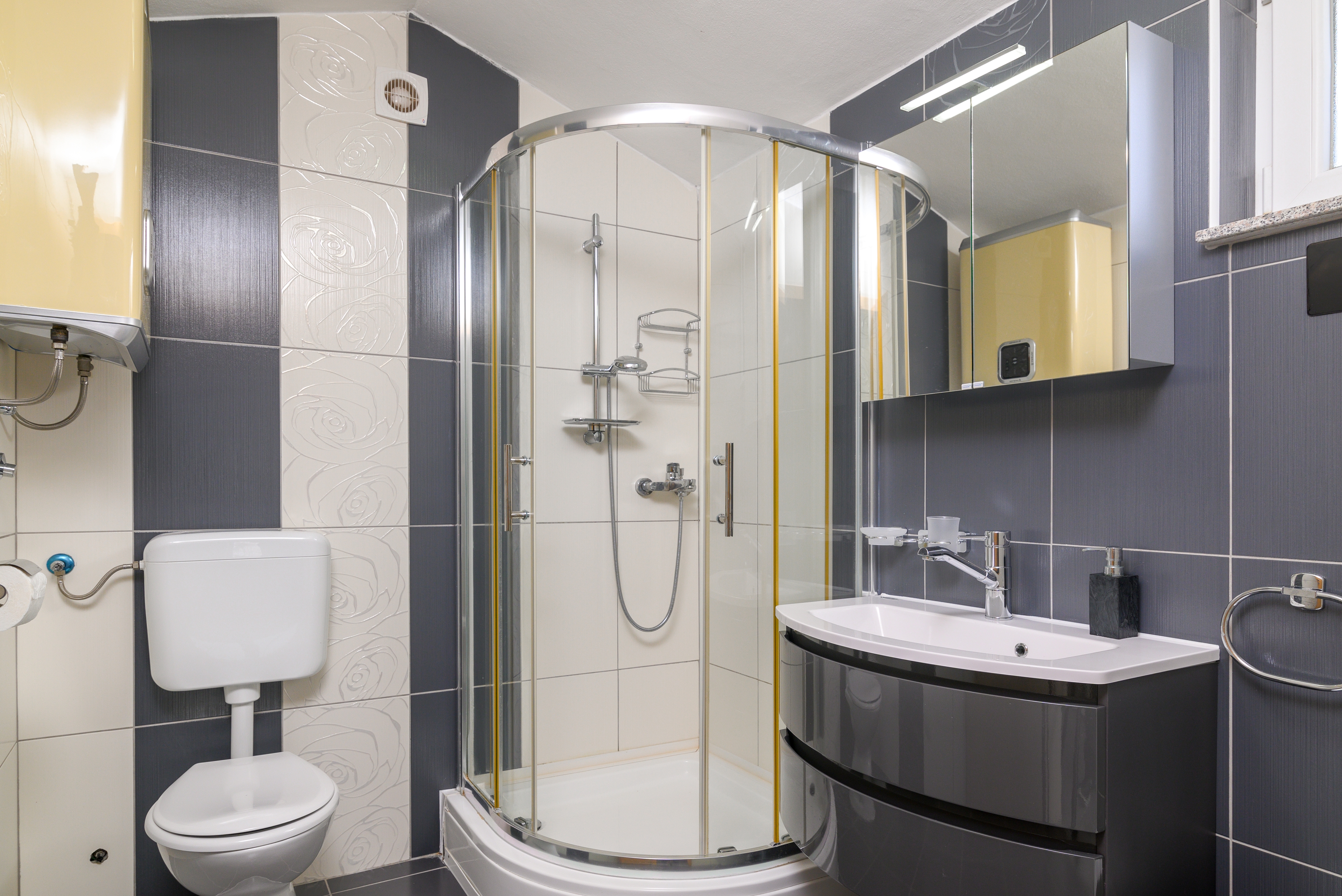 Komforna kuća s terasom i pogledom na more Medulin  K