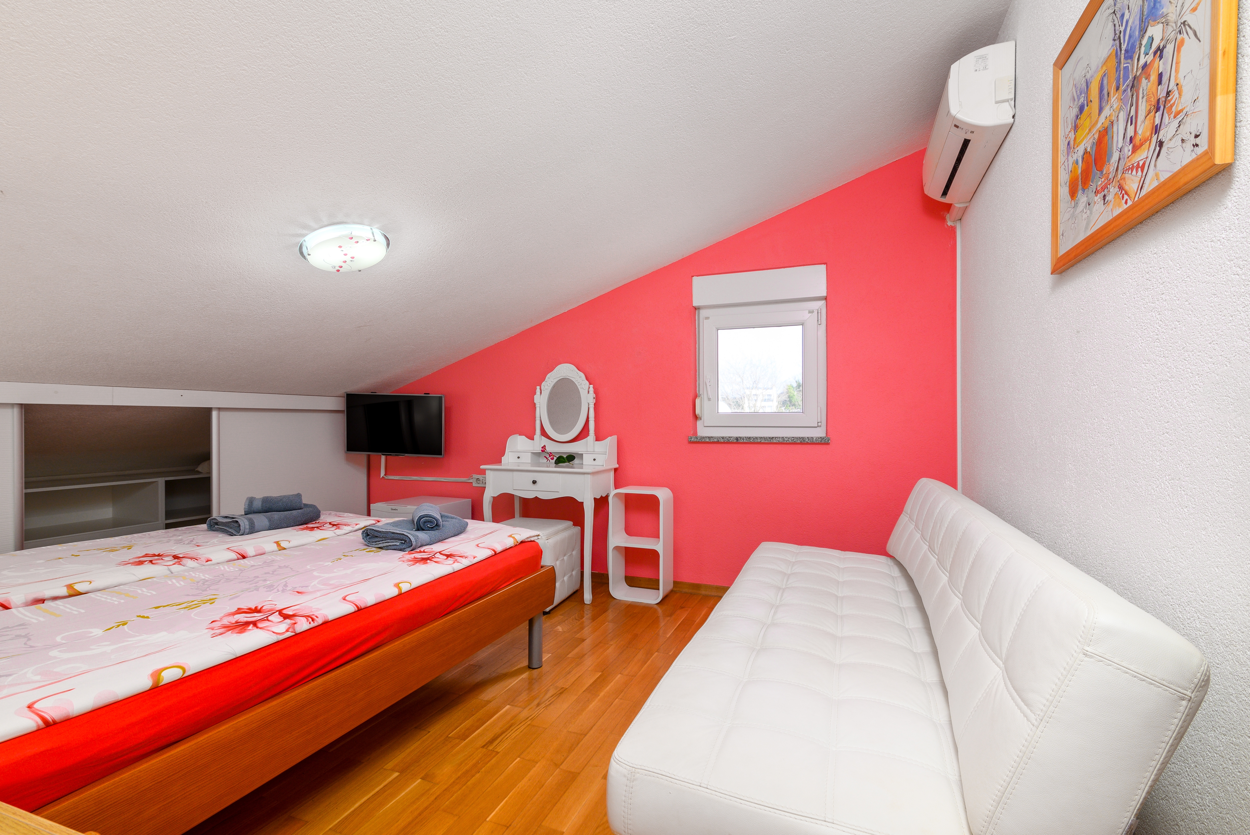 Komforna kuća s terasom i pogledom na more Medulin  K