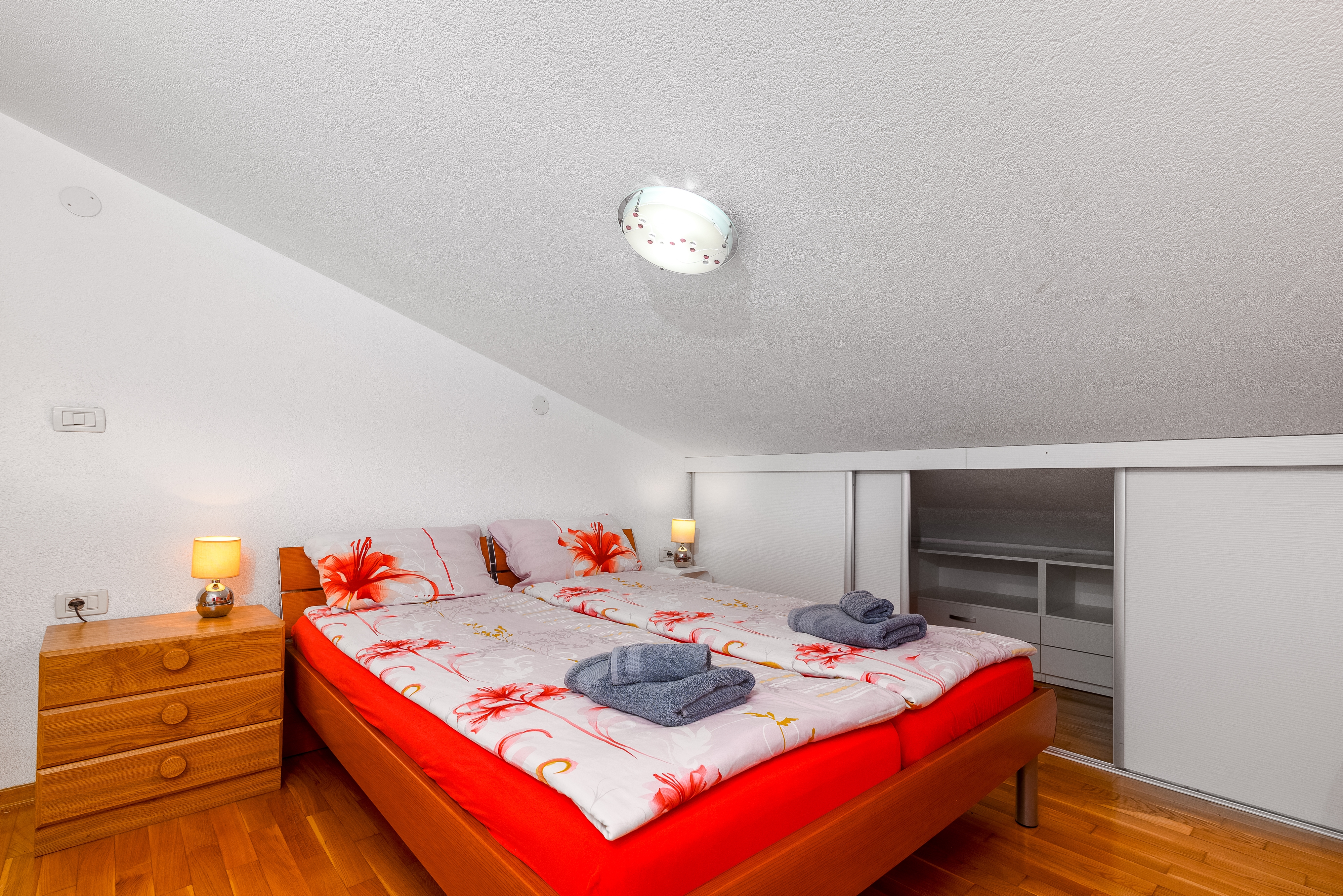 Komforna kuća s terasom i pogledom na more Medulin  K