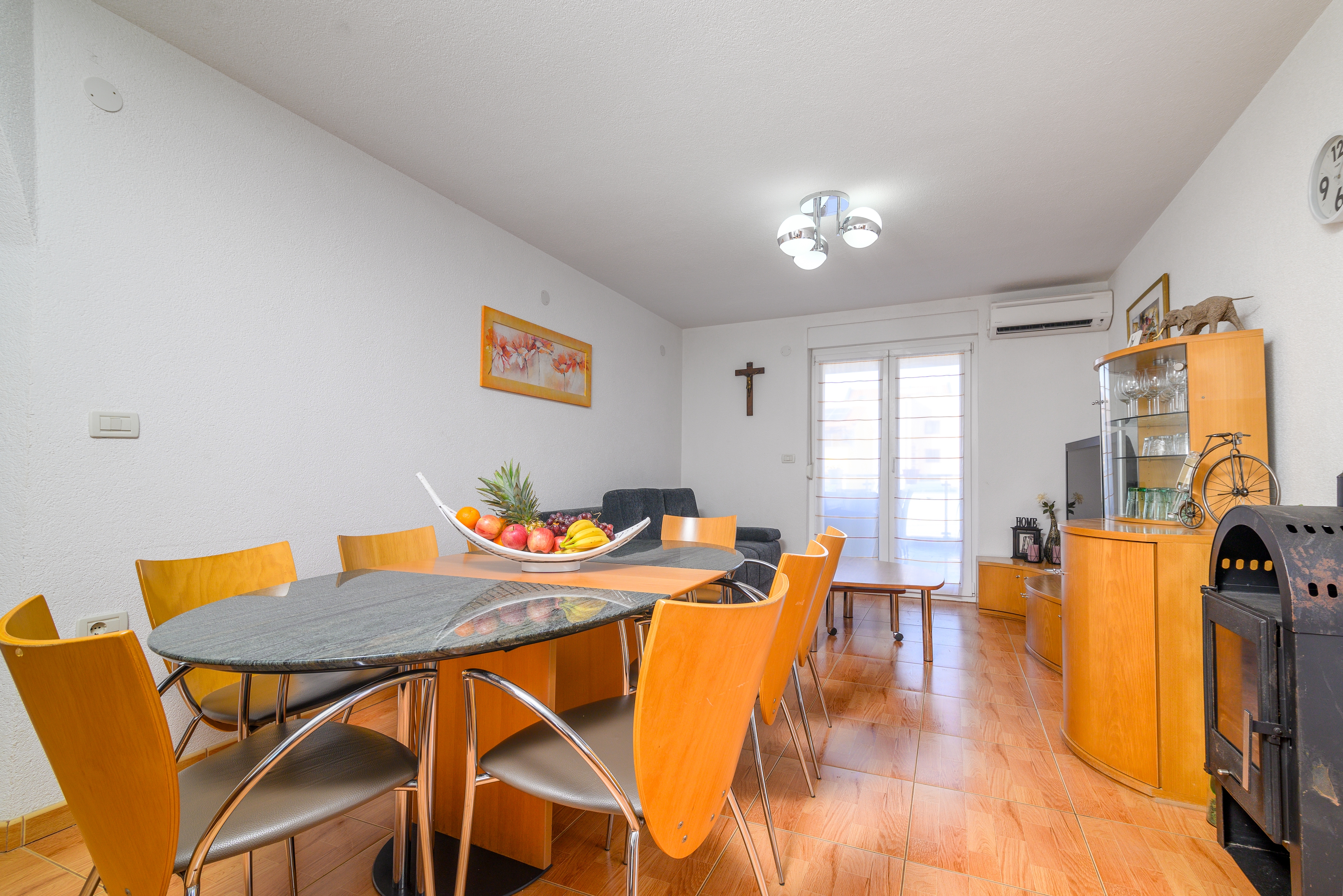 Komforna kuća s terasom i pogledom na more Medulin  K