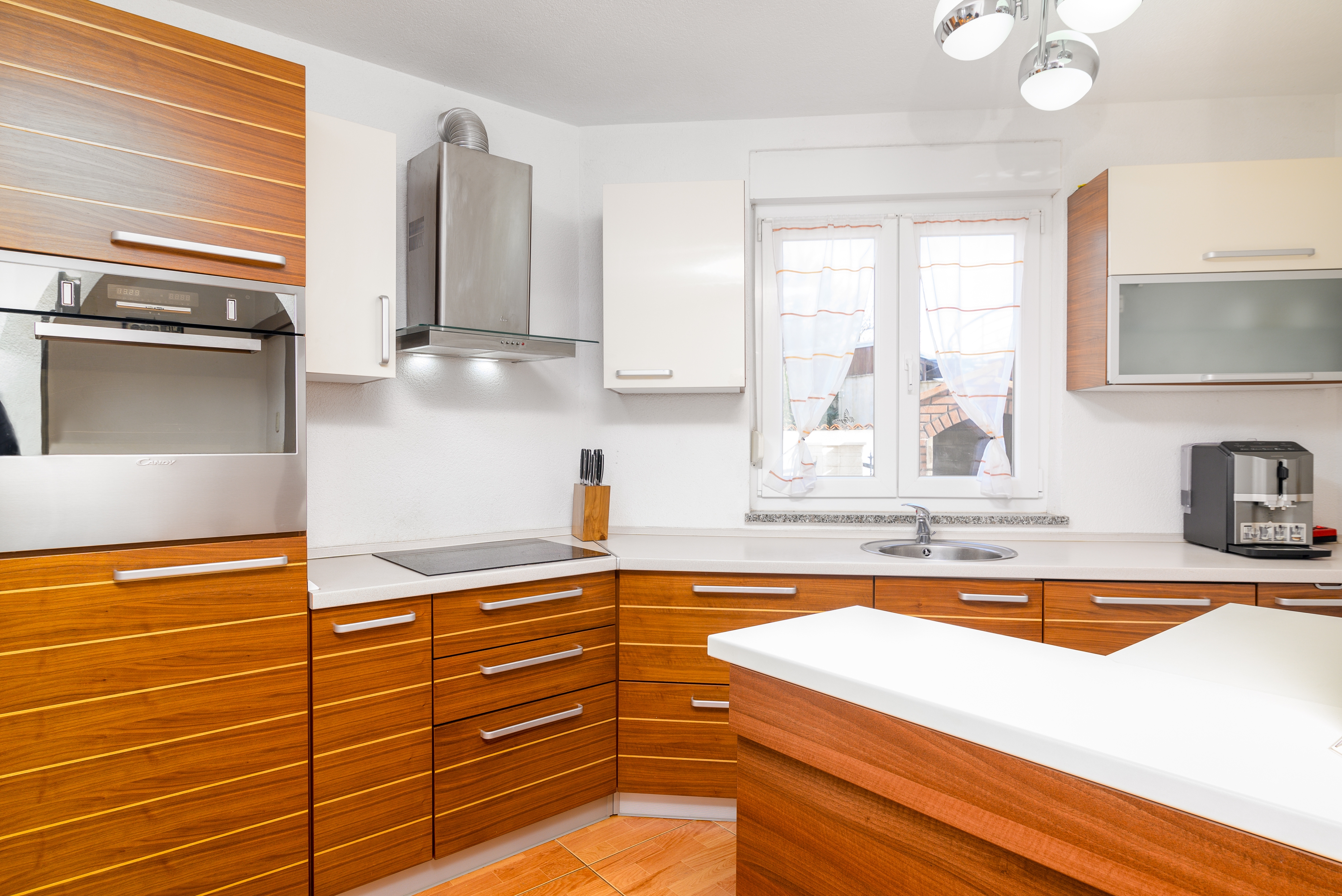 Komforna kuća s terasom i pogledom na more Medulin  K