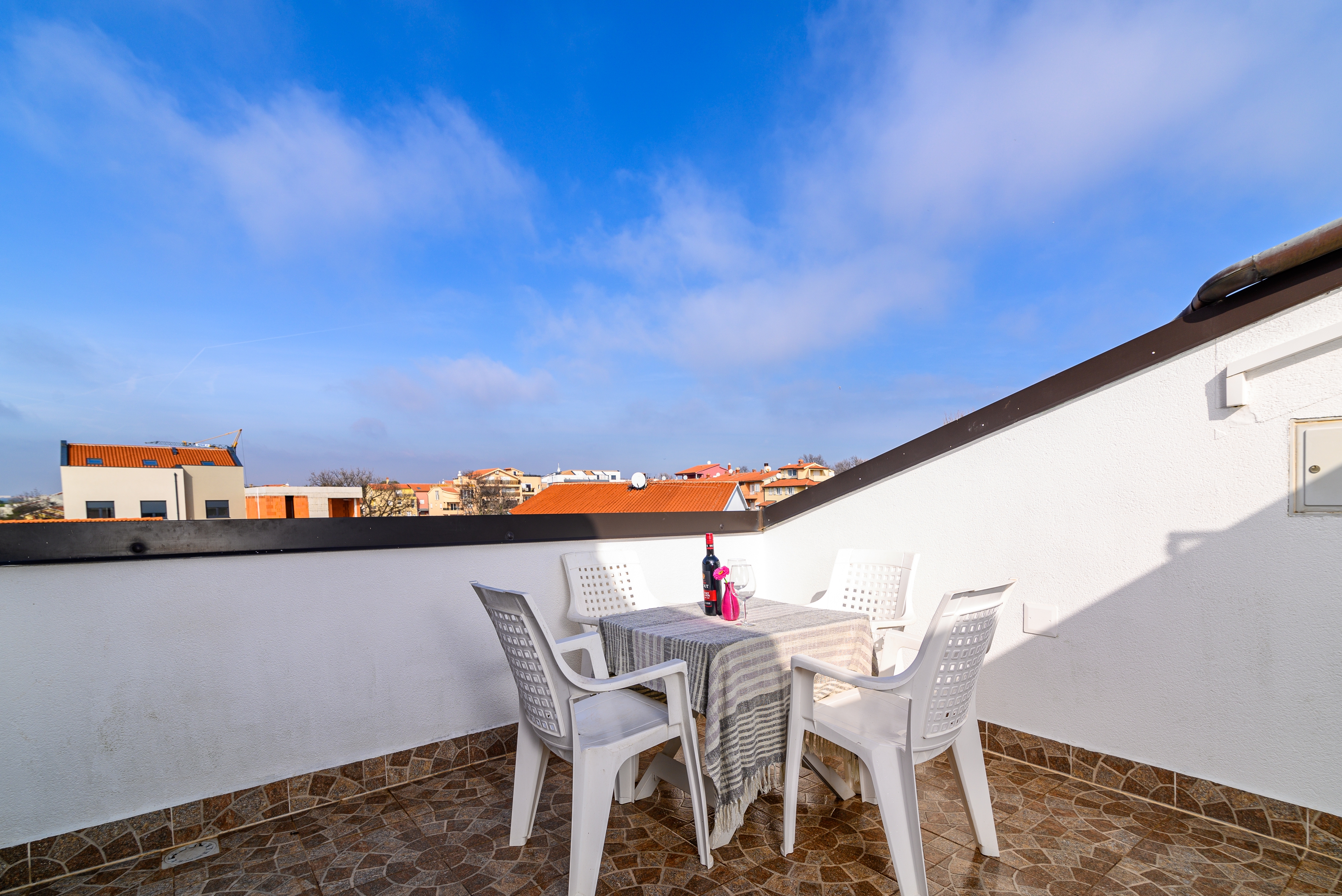 Komforna kuća s terasom i pogledom na more Medulin  K