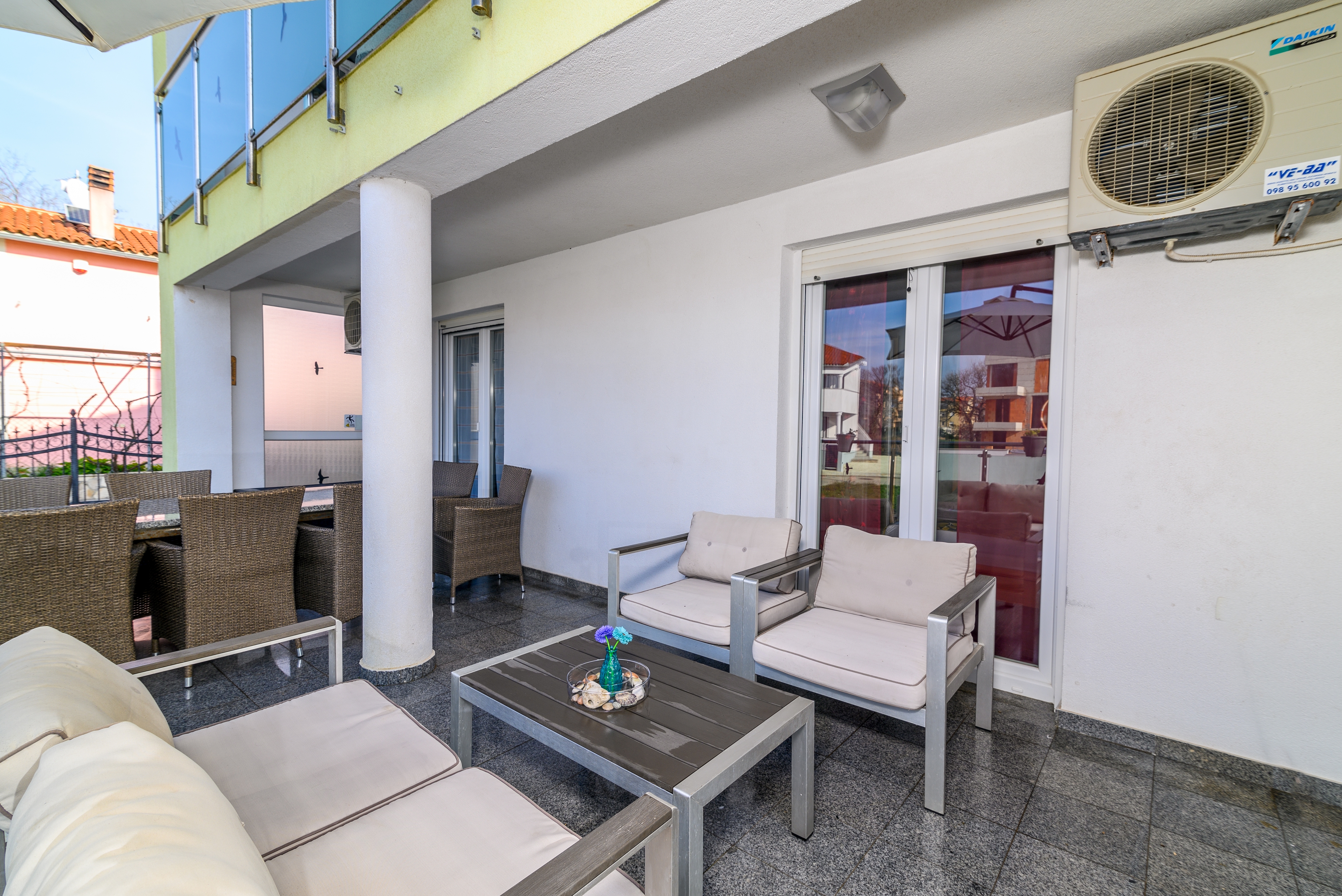 Komforna kuća s terasom i pogledom na more Medulin  K