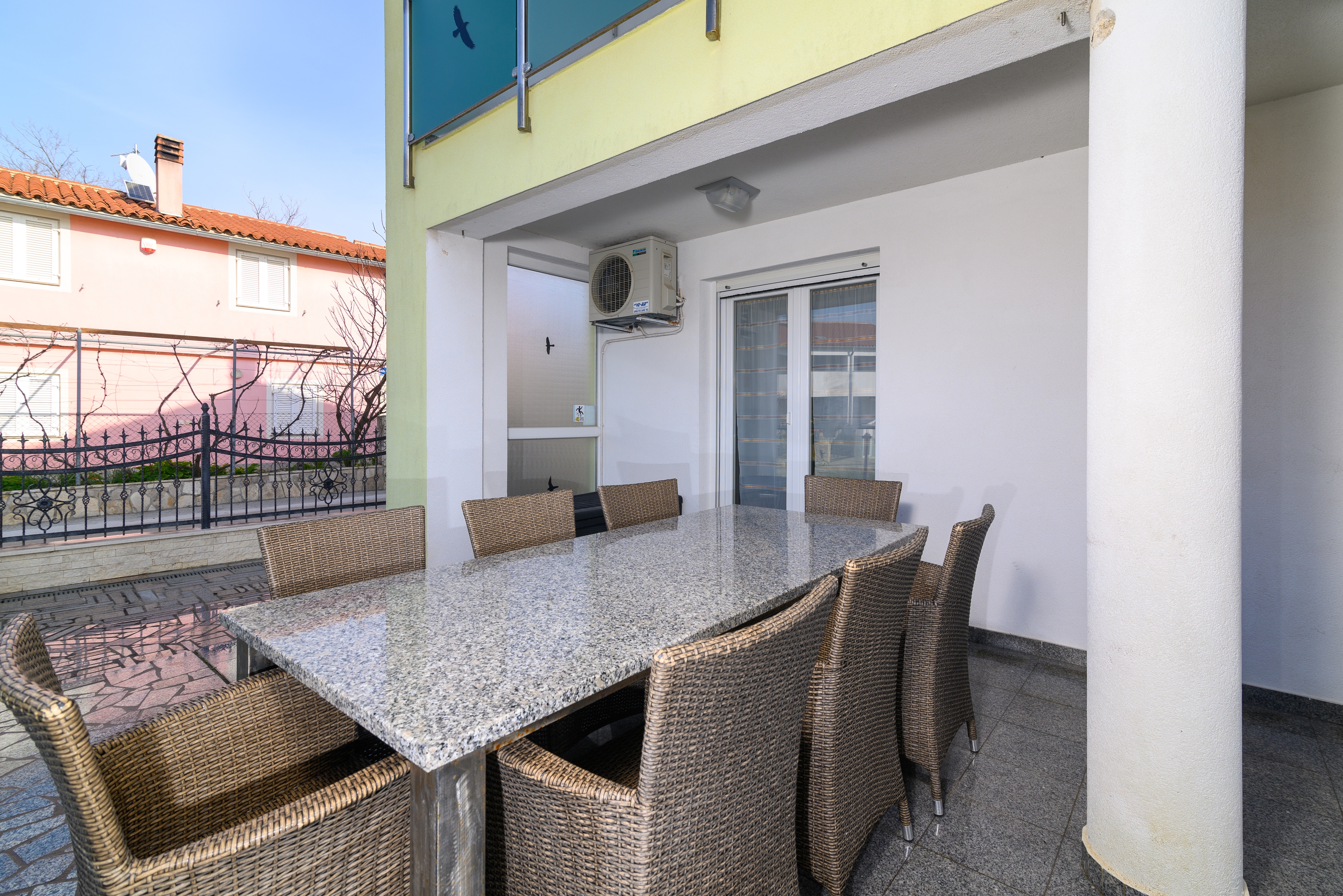 Komforna kuća s terasom i pogledom na more Medulin  K