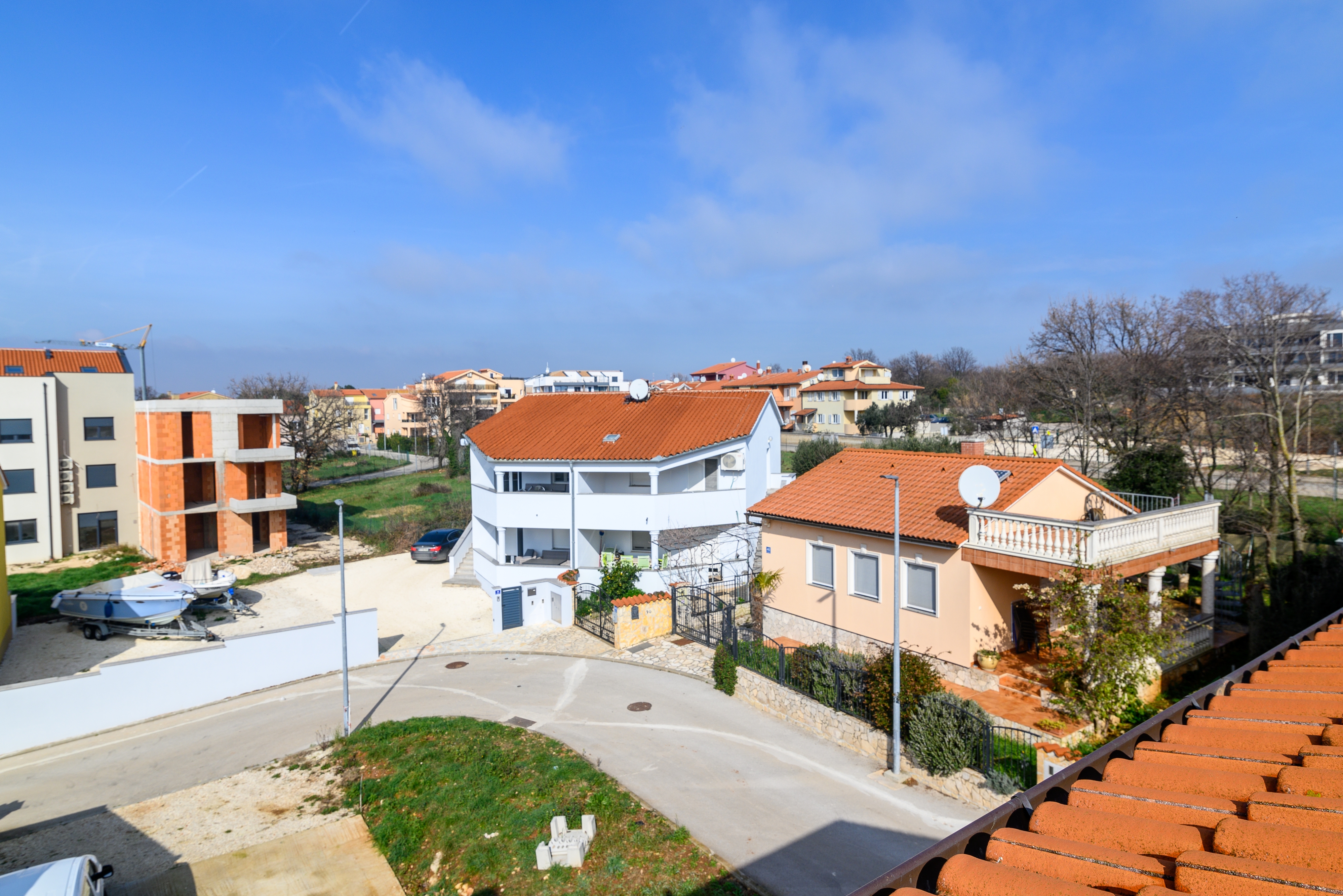 Komforna kuća s terasom i pogledom na more Medulin  K