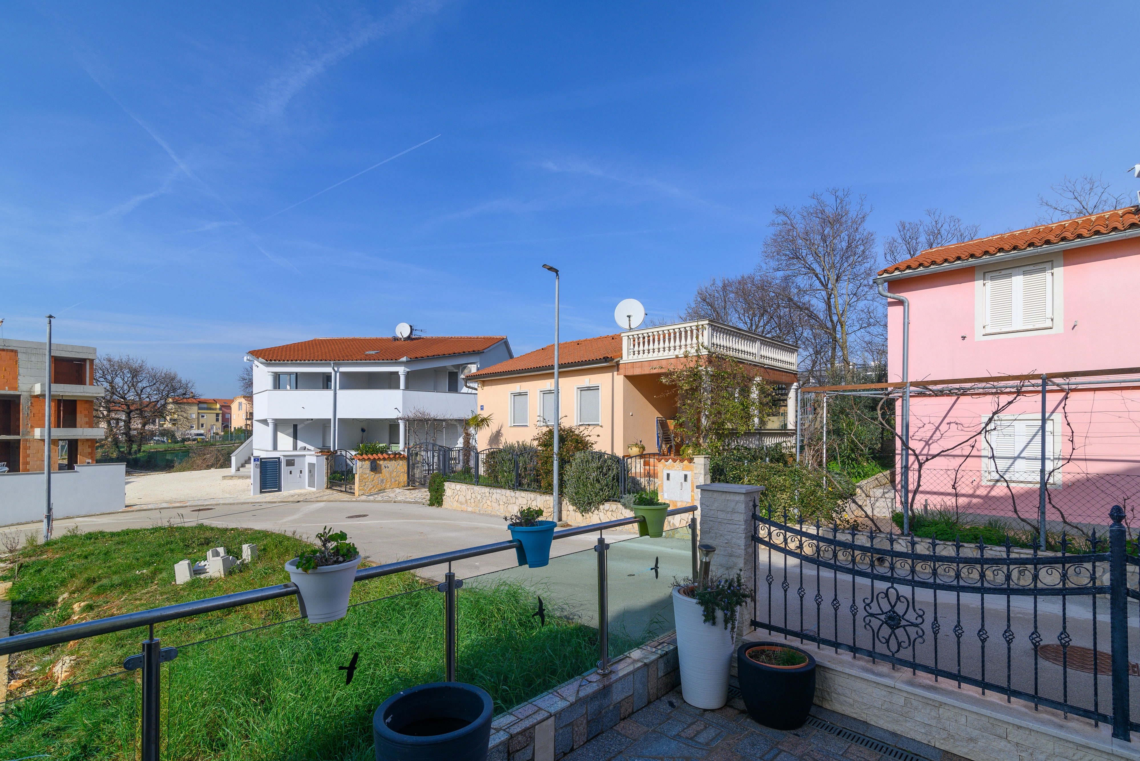 Komforna kuća s terasom i pogledom na more Medulin  K