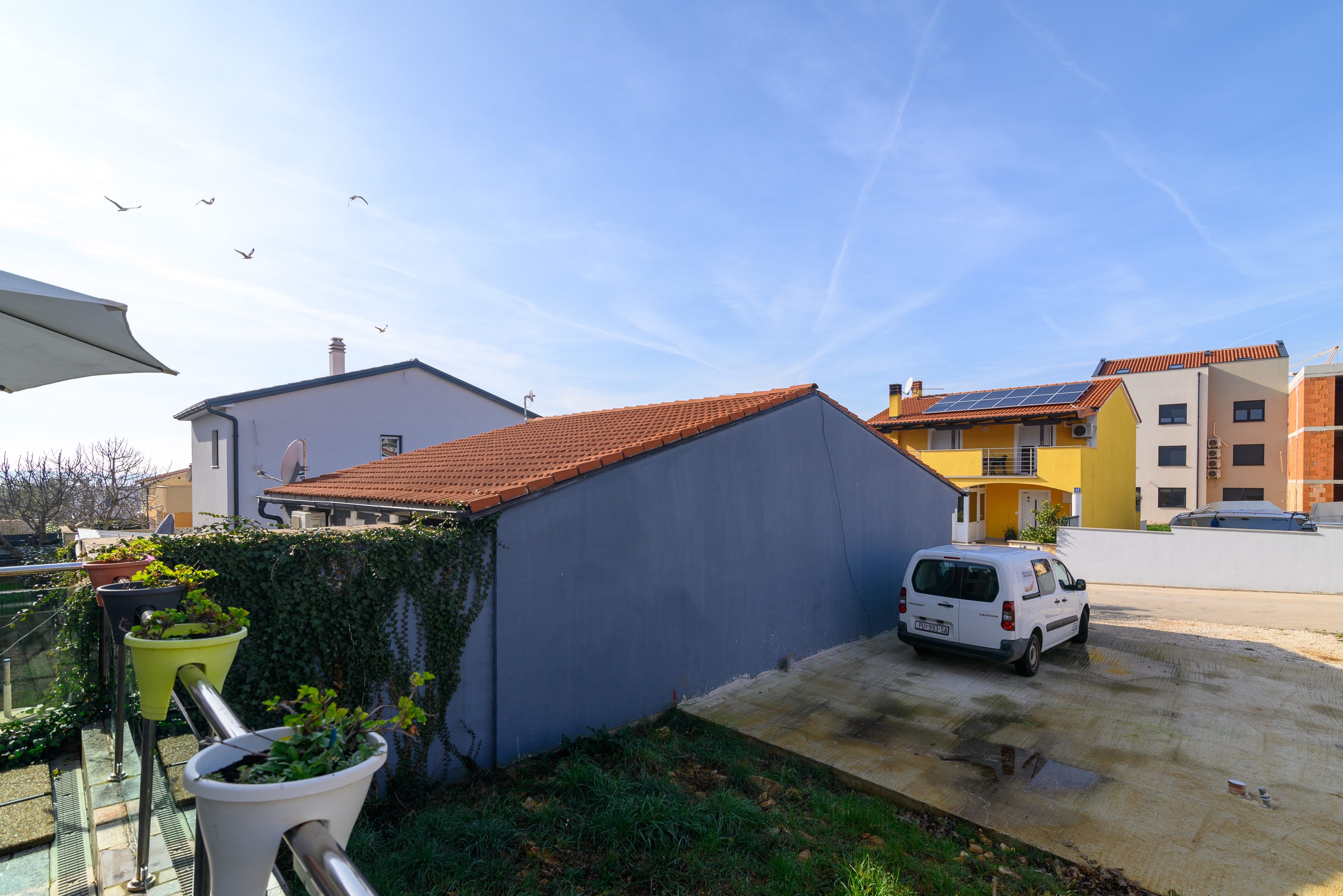 Komforna kuća s terasom i pogledom na more Medulin  K