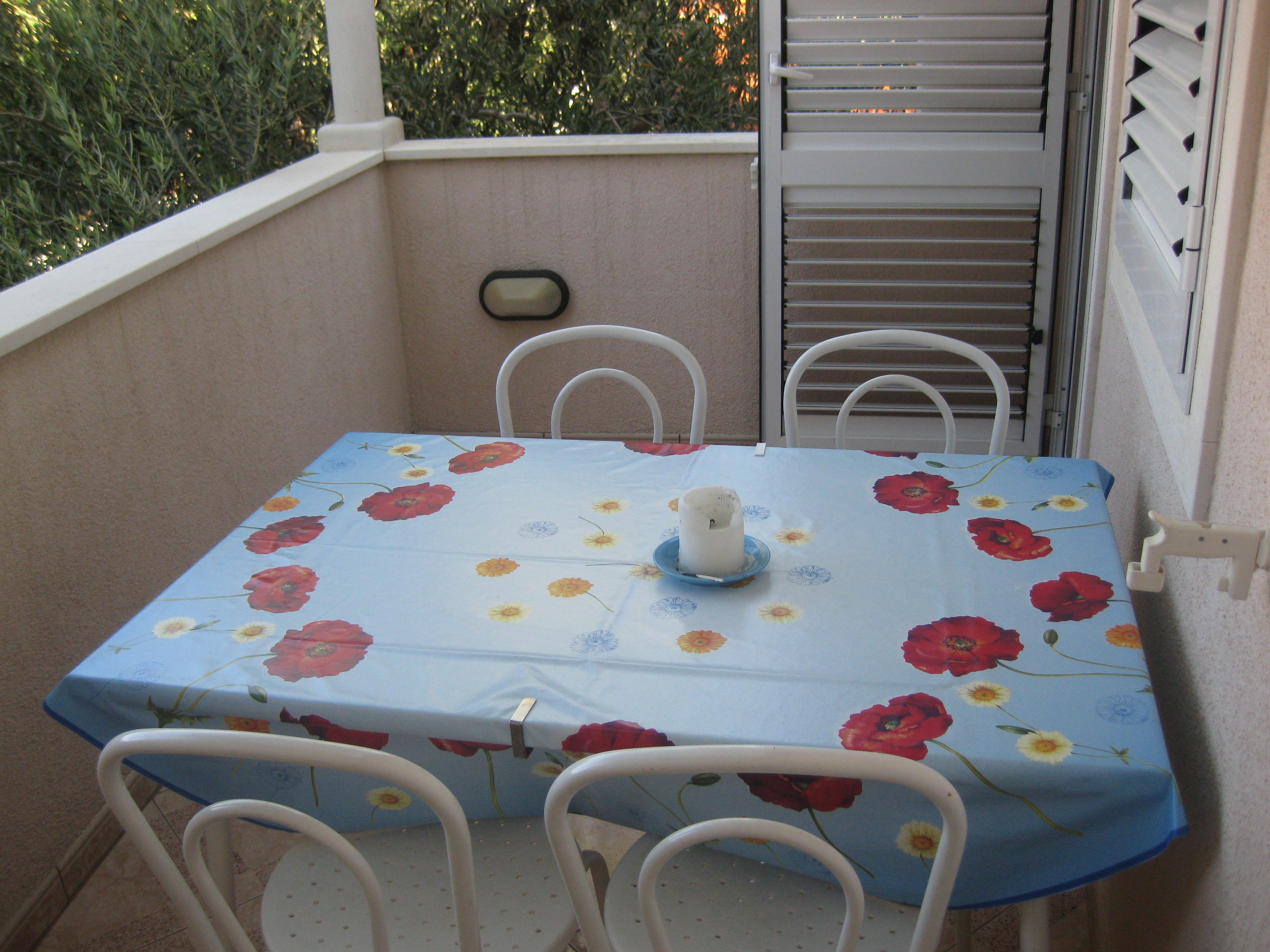 Two bedroom apartment with balcony and sea view Bol, Brač  A-a