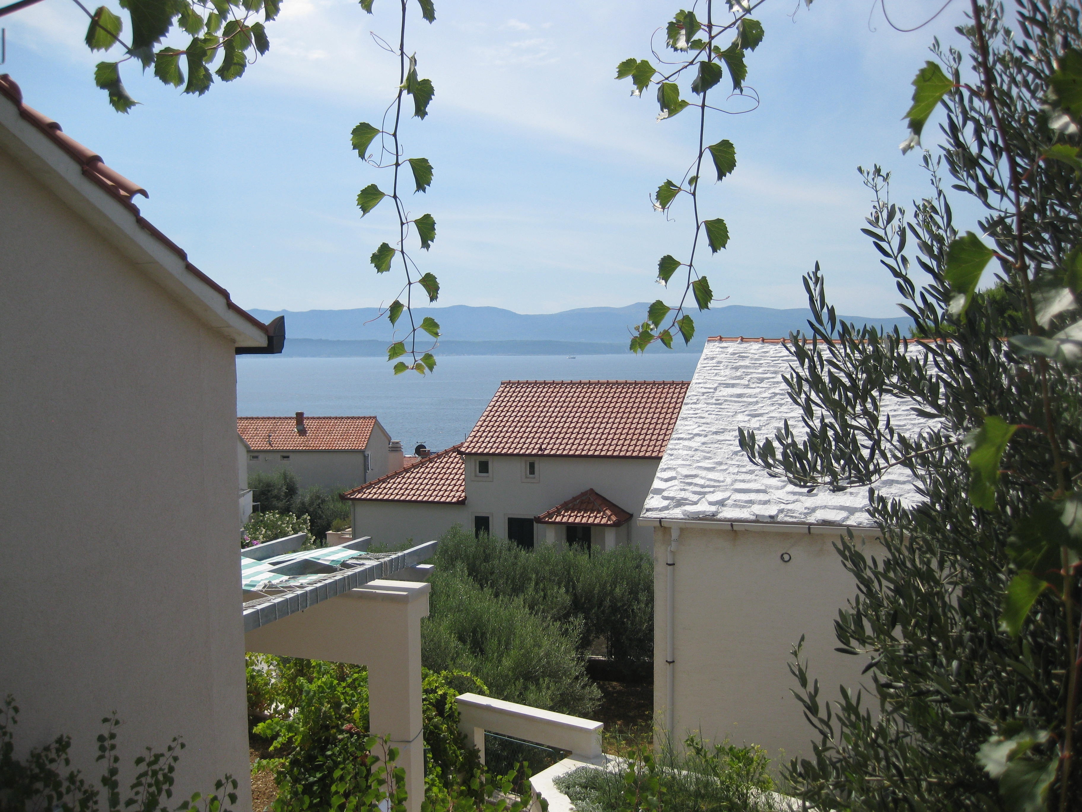 Two bedroom apartment with balcony and sea view Bol, Brač  A-a