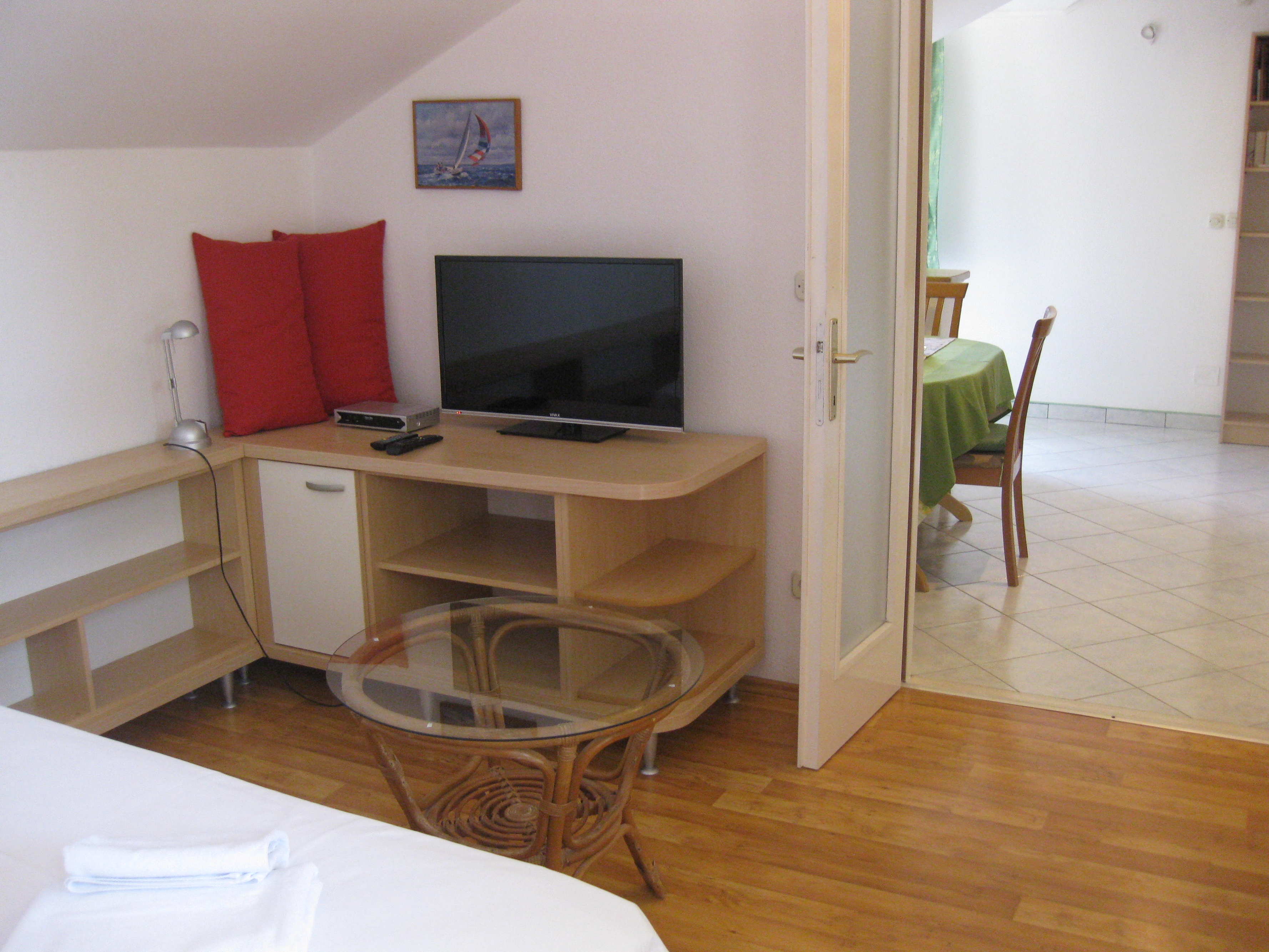 Two bedroom apartment with balcony and sea view Bol, Brač  A-a