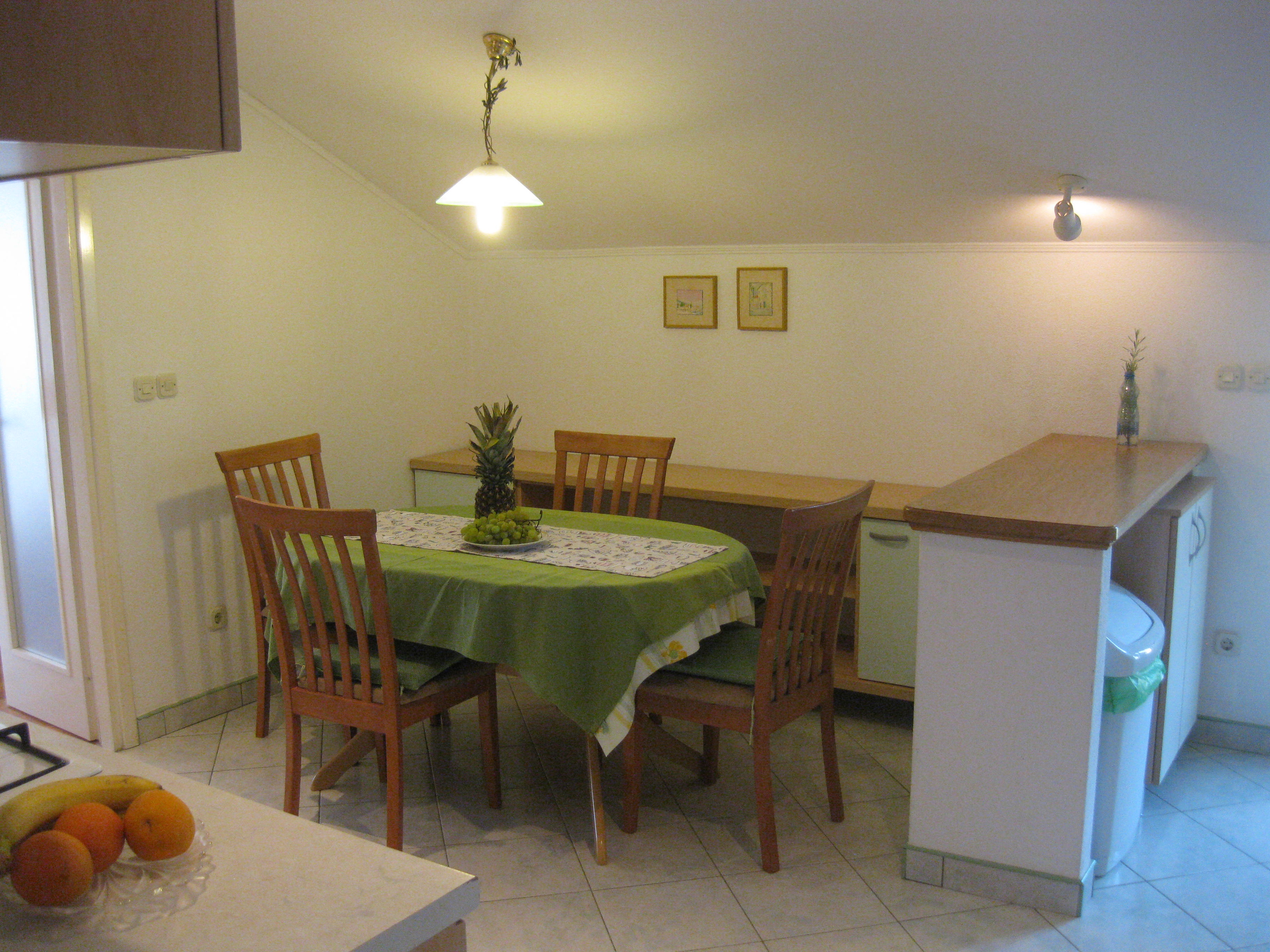 Two bedroom apartment with balcony and sea view Bol, Brač (A-13665-a)