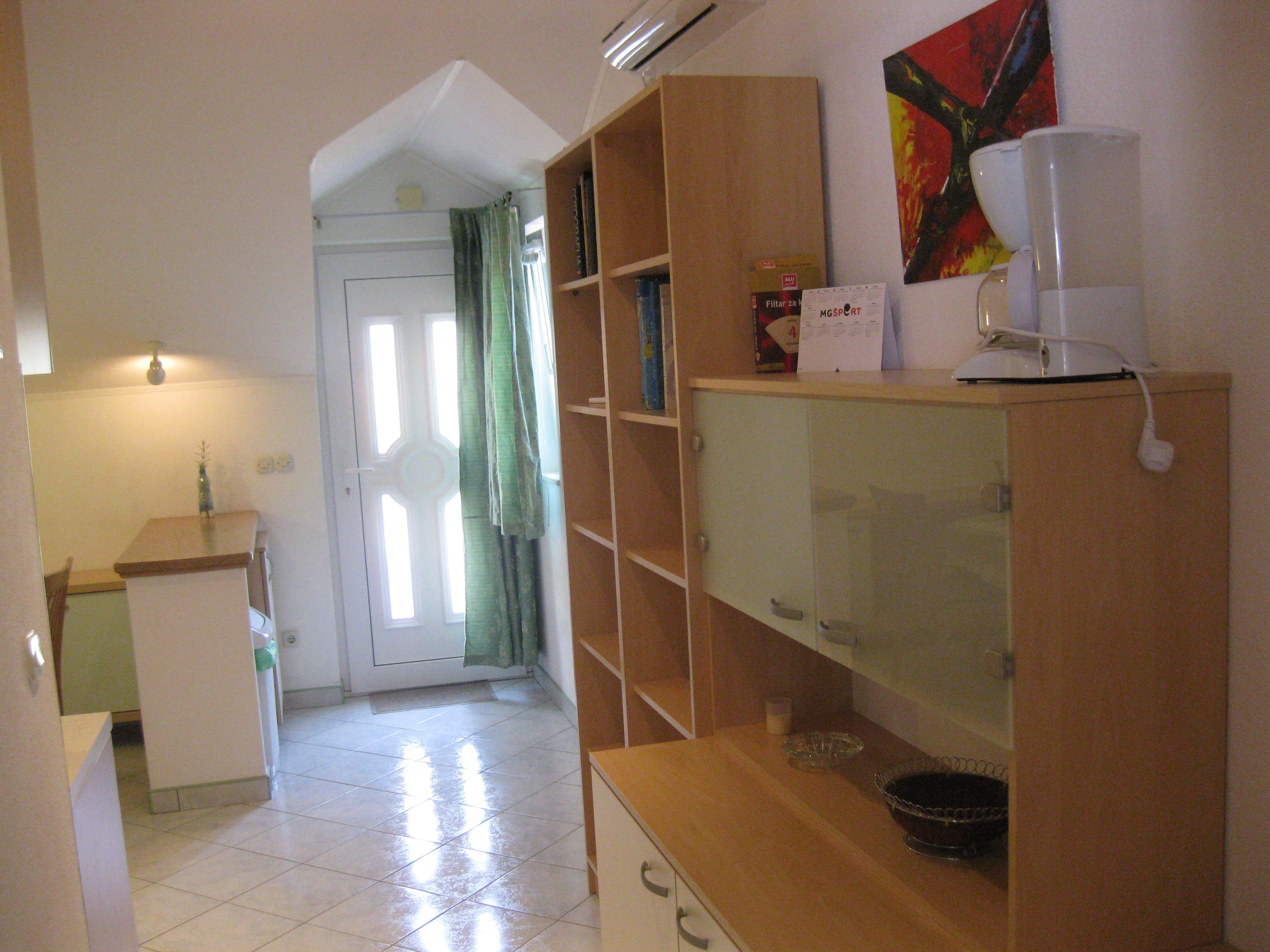 Two bedroom apartment with balcony and sea view Bol, Brač  A-a