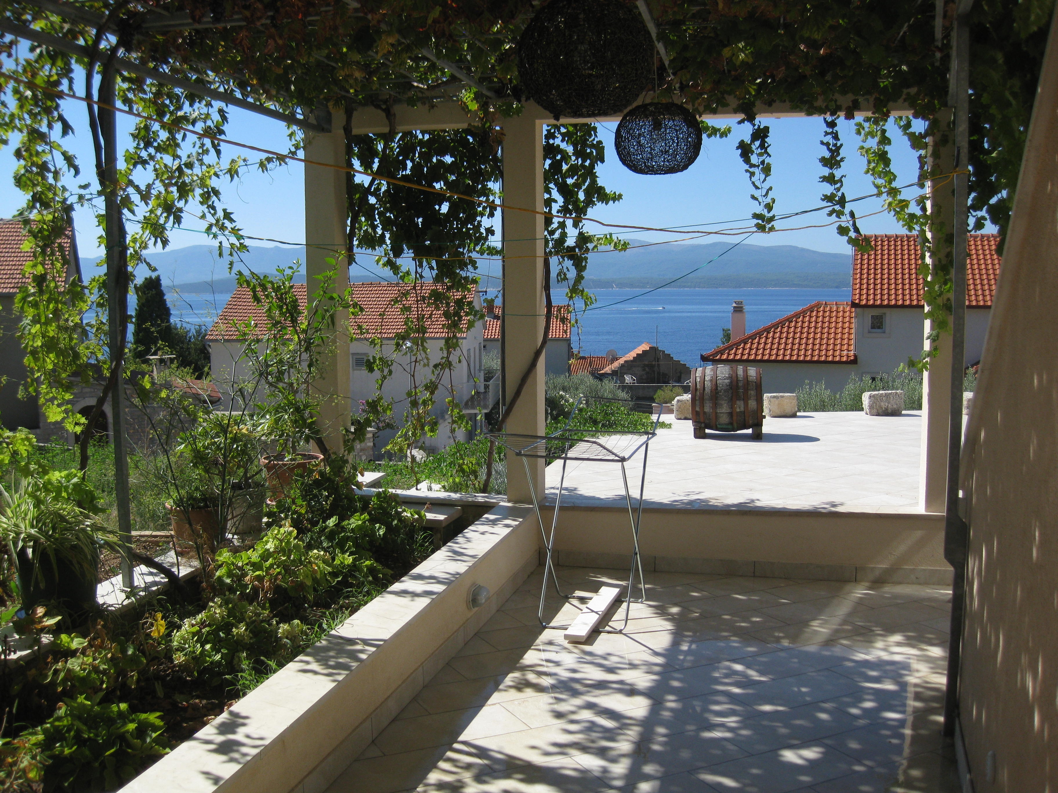 One bedroom apartment with balcony and sea view Bol, Brač  A-c