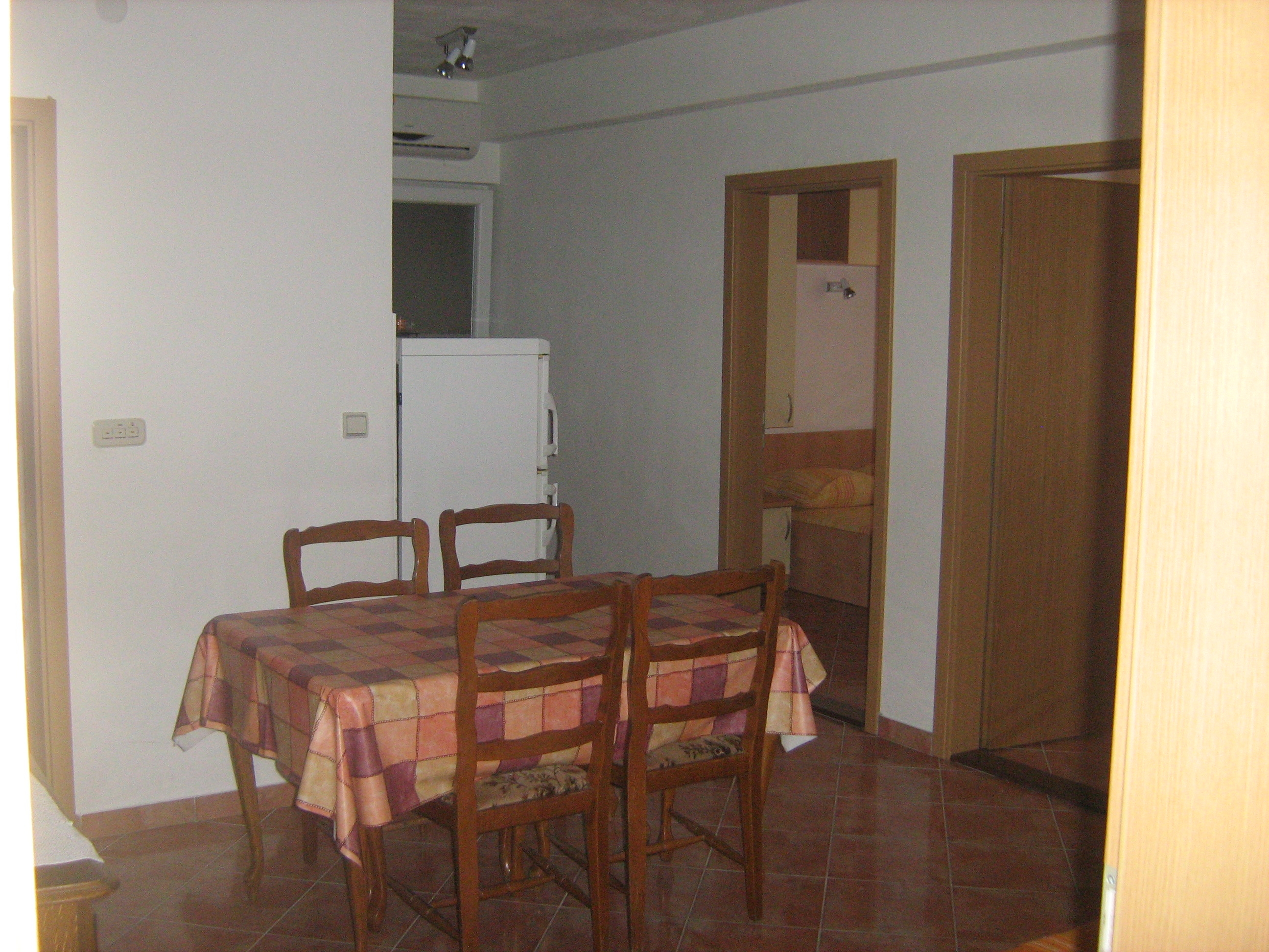 Two bedroom apartment with air-conditioning Gradac, Makarska (A-13681-b) Two bedroom apartment with air-conditioning Gradac, Makarska (A-13681-b)