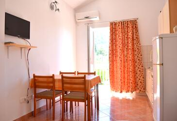 Gradac, Dining room in the apartment, air condition available and WiFi.