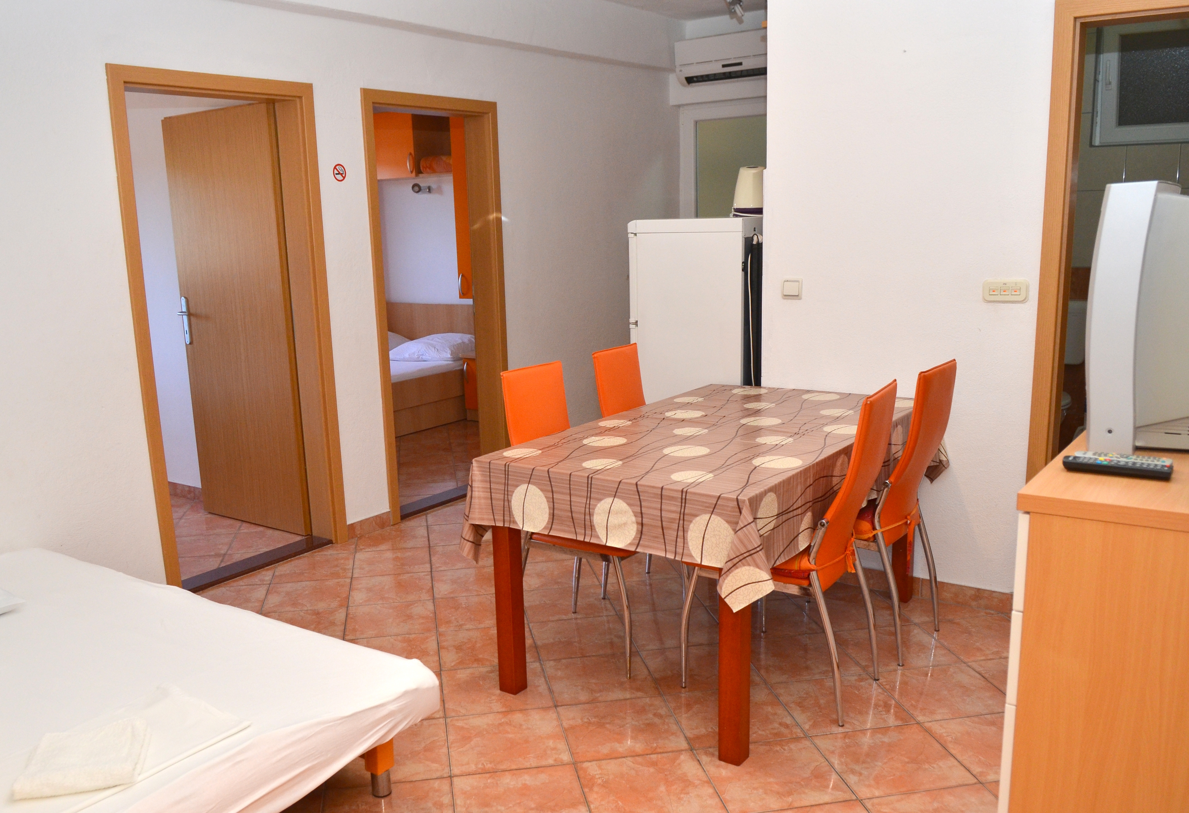 Two bedroom apartment with air-conditioning Gradac, Makarska (A-13681-d)