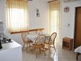 Vir, Dining room in the apartment, air condition available, (pet friendly) and WiFi.