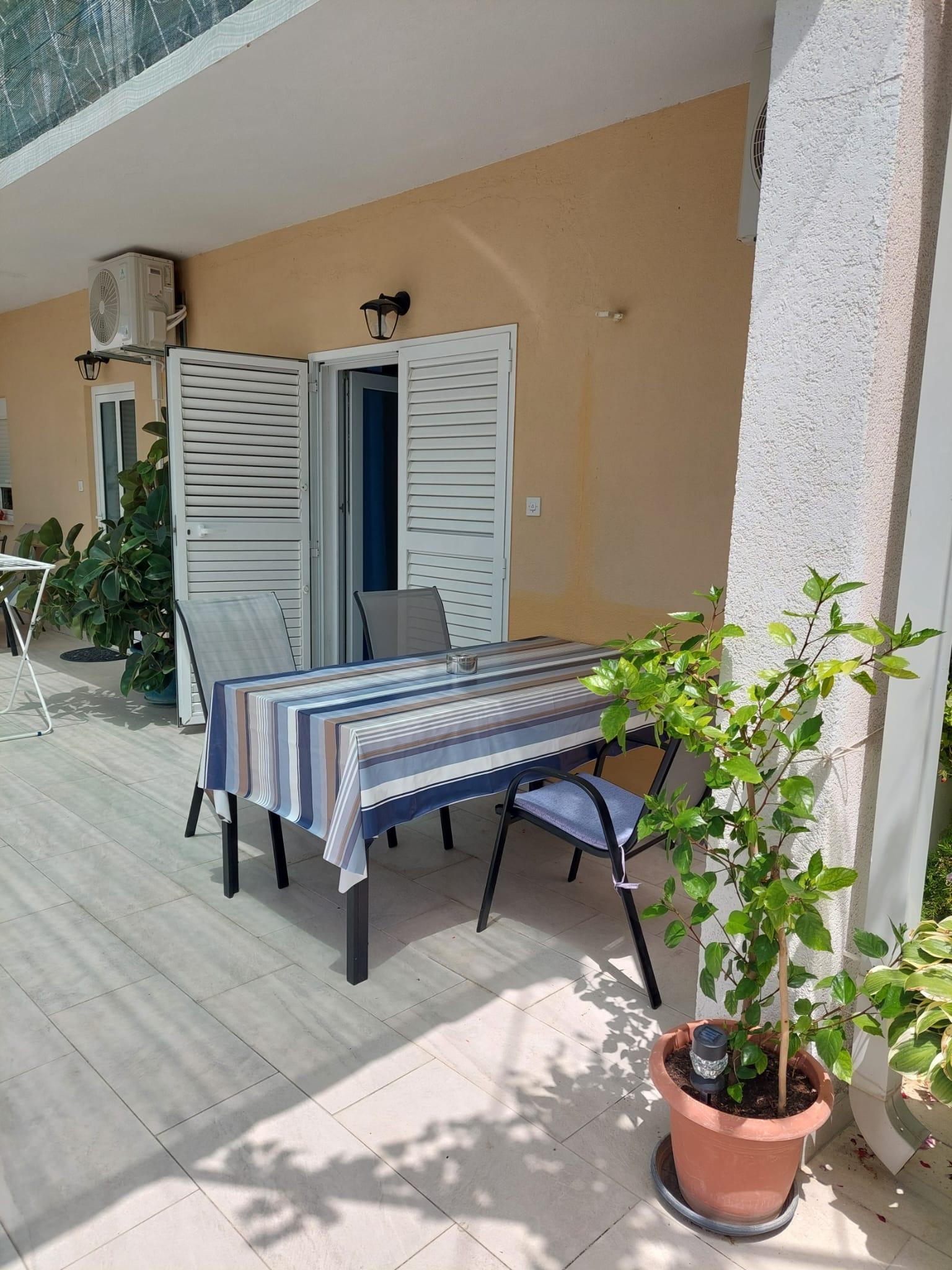 Studio flat with terrace and sea view Duće, Omiš  AS-e