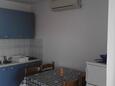 Dining room Ražanac, Dining room in the apartment, air condition available and WiFi.