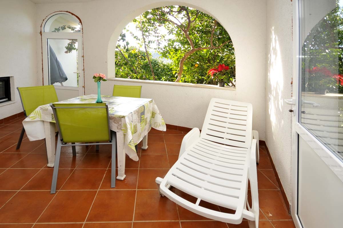 One bedroom apartment with terrace Okrug Donji, Čiovo  A-b