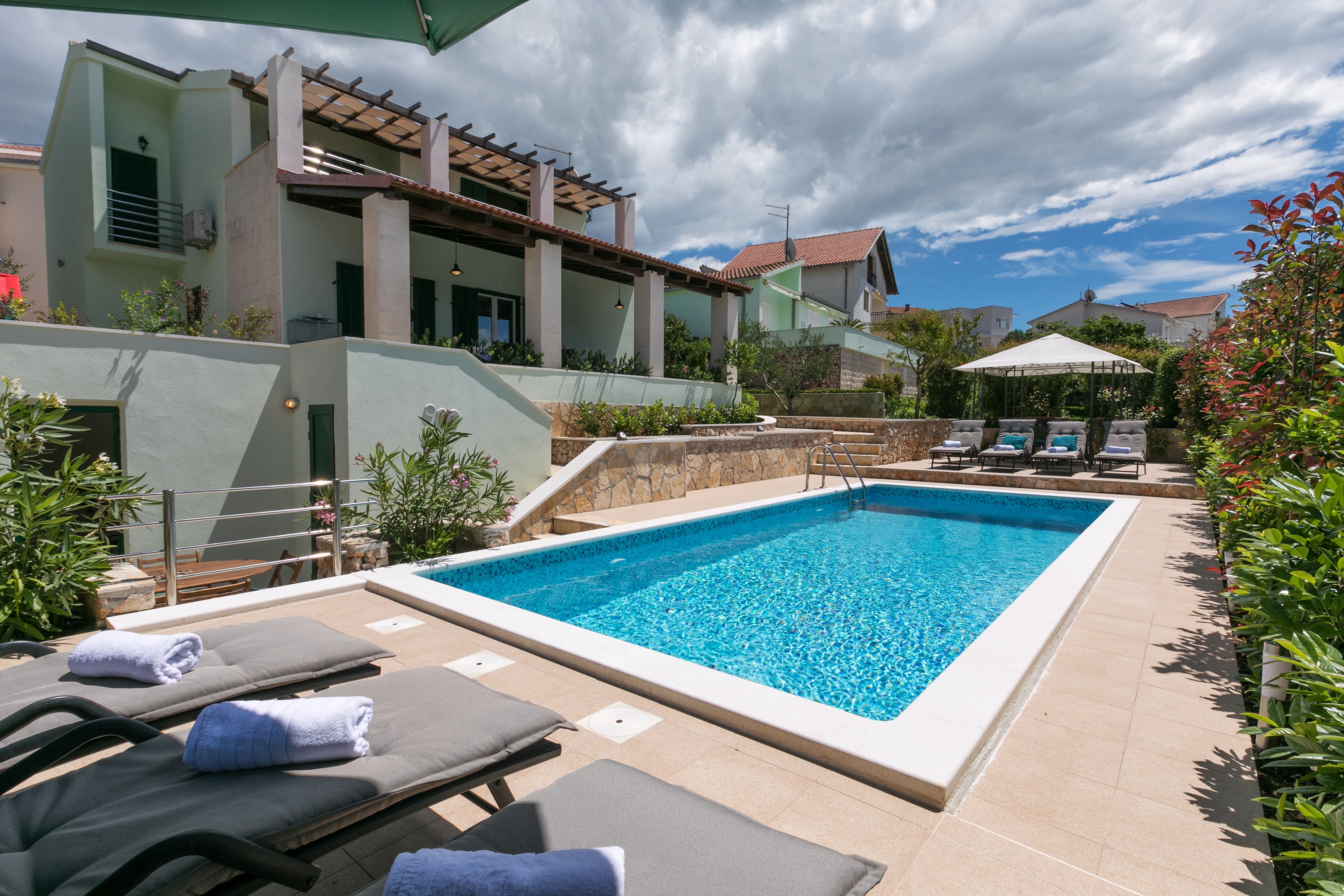 Four-bedroom house with terrace and sea view Ražanj, Rogoznica (K-13738)