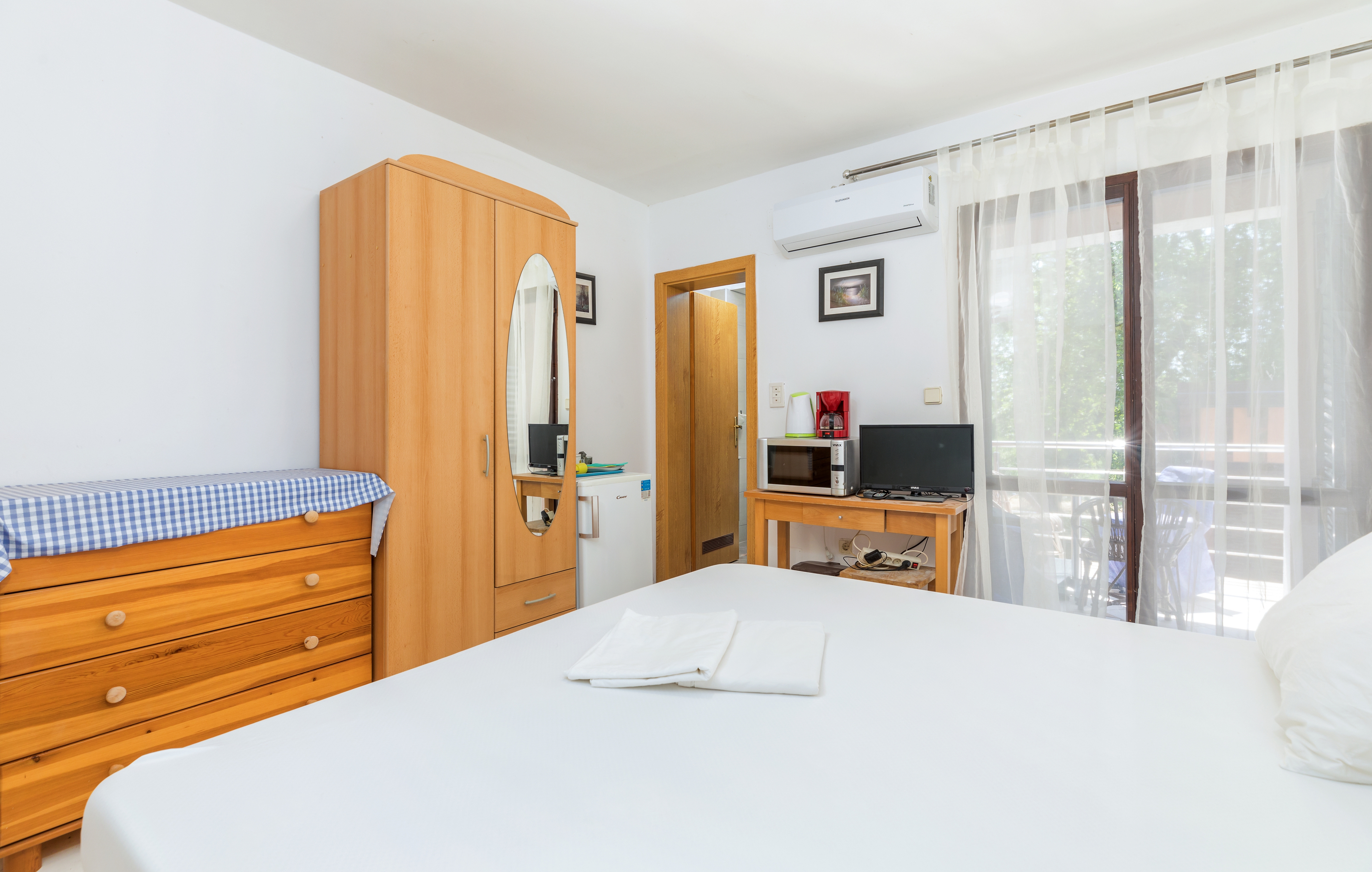 Room with balcony Fažana (S-13742-a)