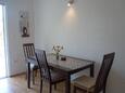 Sveta Nedilja, Eetkamer in the apartment, air condition available, (pet friendly) en WiFi.