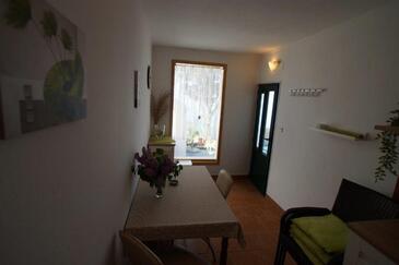 Jedilnica Zečja, Jedilnica v nastanitvi vrste house.