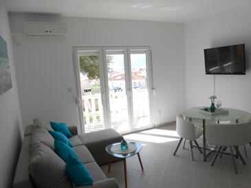 Obývací pokoj Okrug Gornji, Obývací pokoj v ubytování typu apartment, s klimatizací a WiFi.