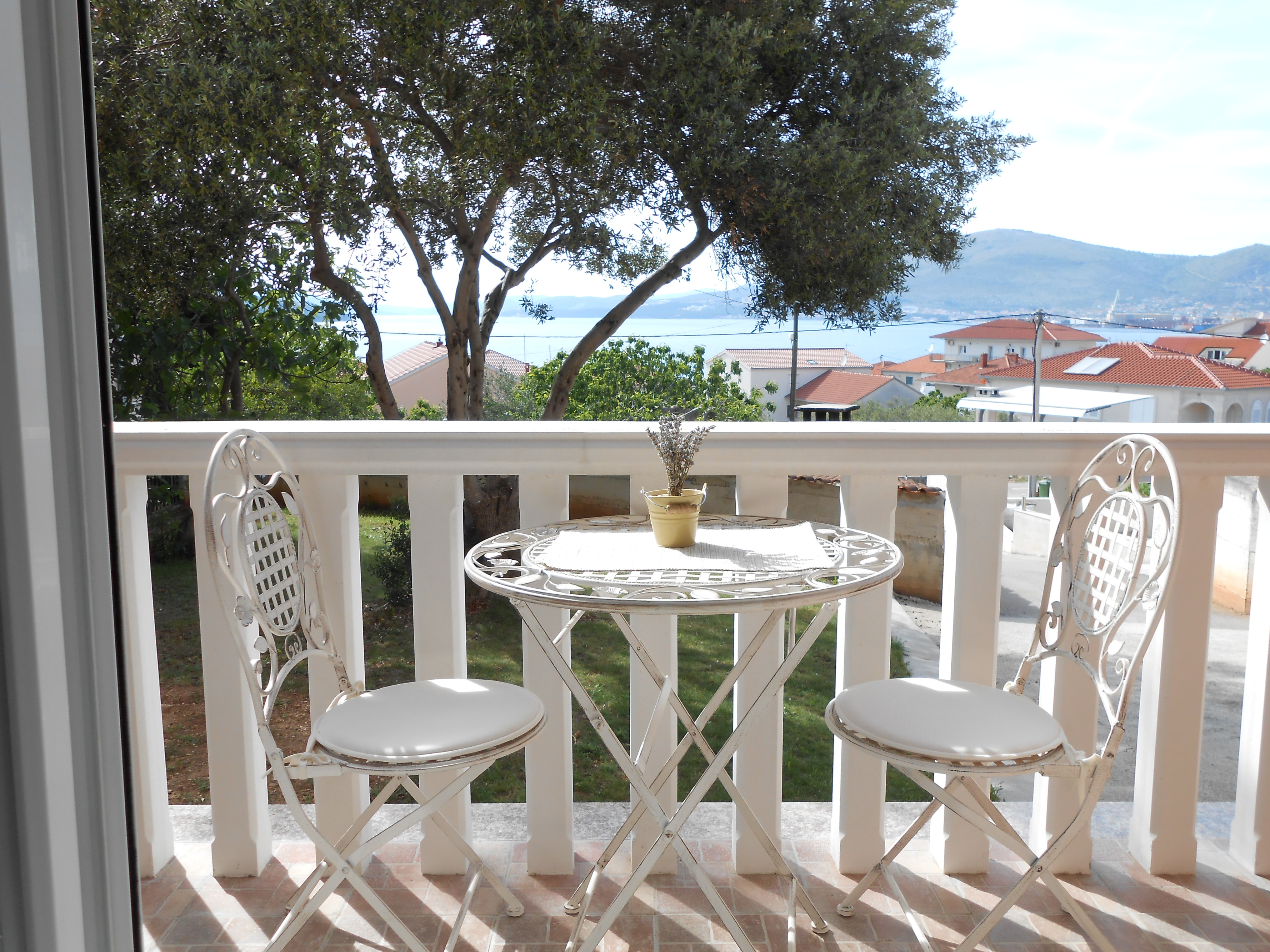 Two bedroom apartment with terrace and sea view Okrug Gornji (Čiovo) (A-13859-a) Two bedroom apartment with terrace and sea view Okrug Gornji (Čiovo) (A-13859-a)