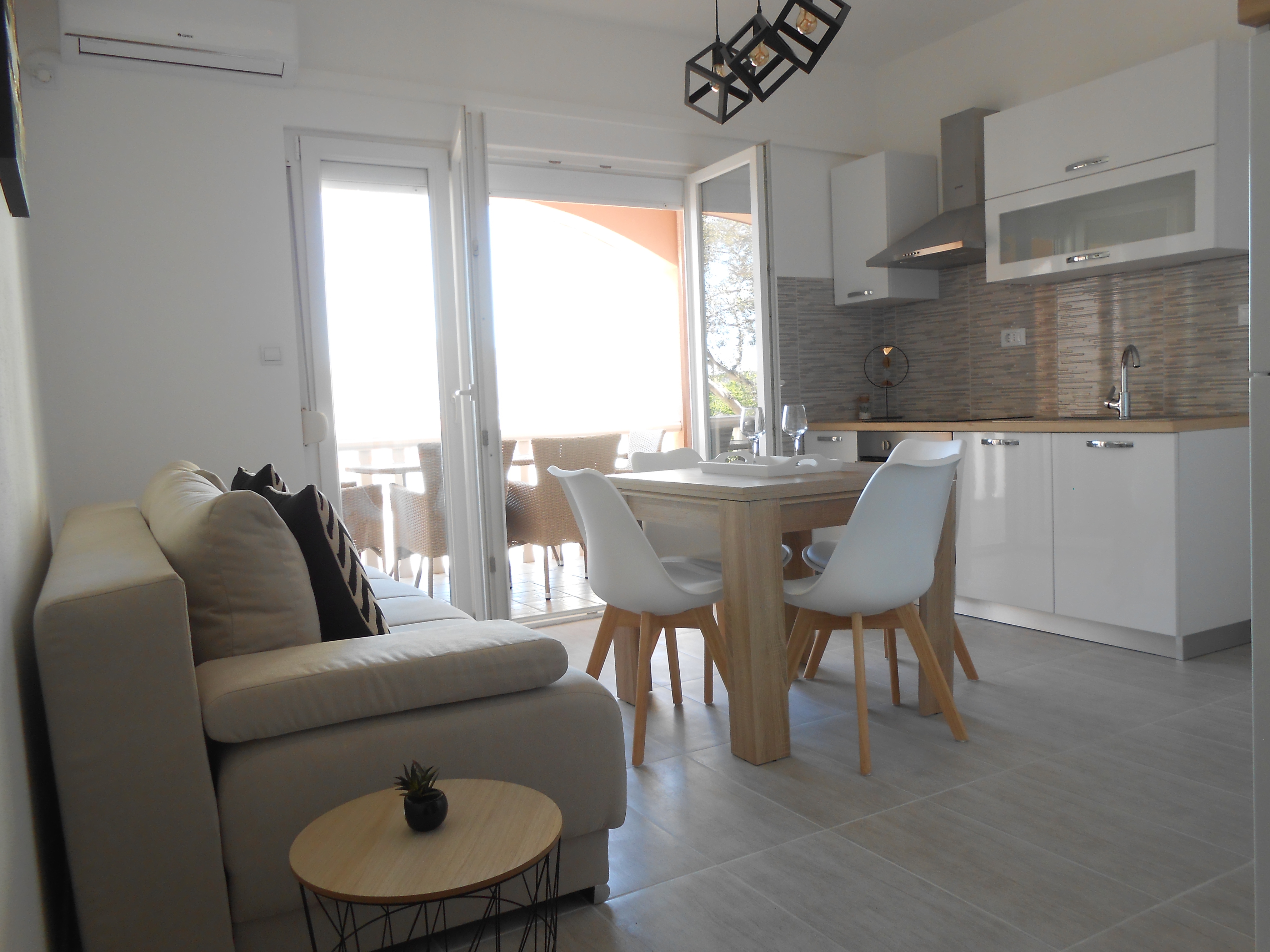 Two bedroom apartment with terrace and sea view Okrug Gornji, Čiovo (A-13859-b) Two bedroom apartment with terrace and sea view Okrug Gornji, Čiovo (A-13859-b)