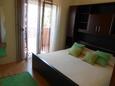 Okrug Gornji, Bedroom 1 in the studio-apartment, WiFi.