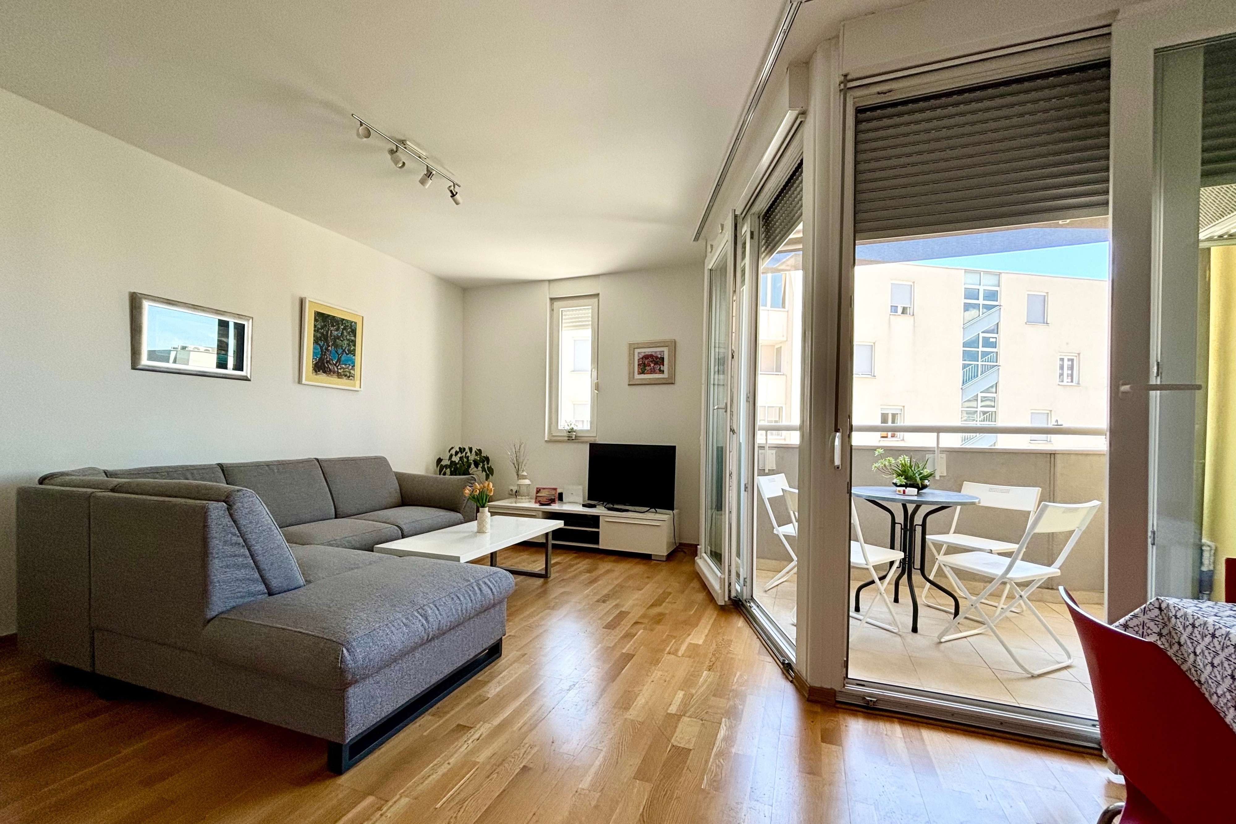 One bedroom apartment with terrace and sea view Makarska (A-13871-a)