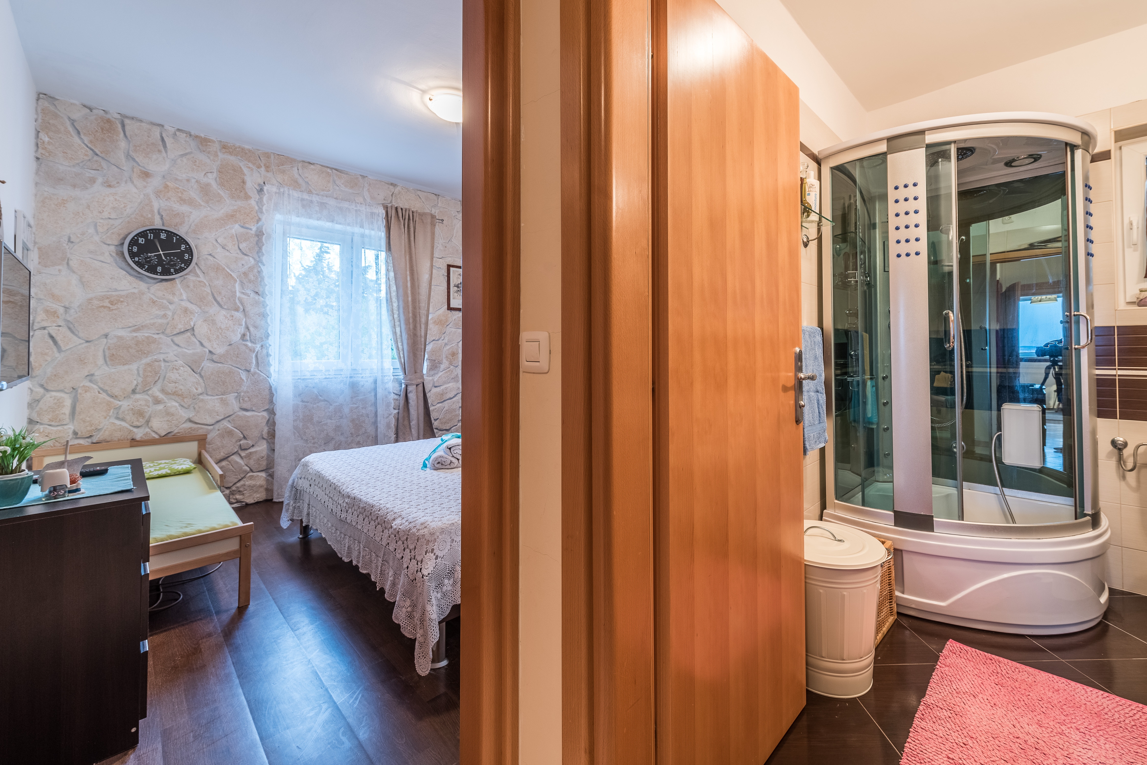 Two bedroom apartment with terrace and sea view Sutomišćica, Ugljan  A-a