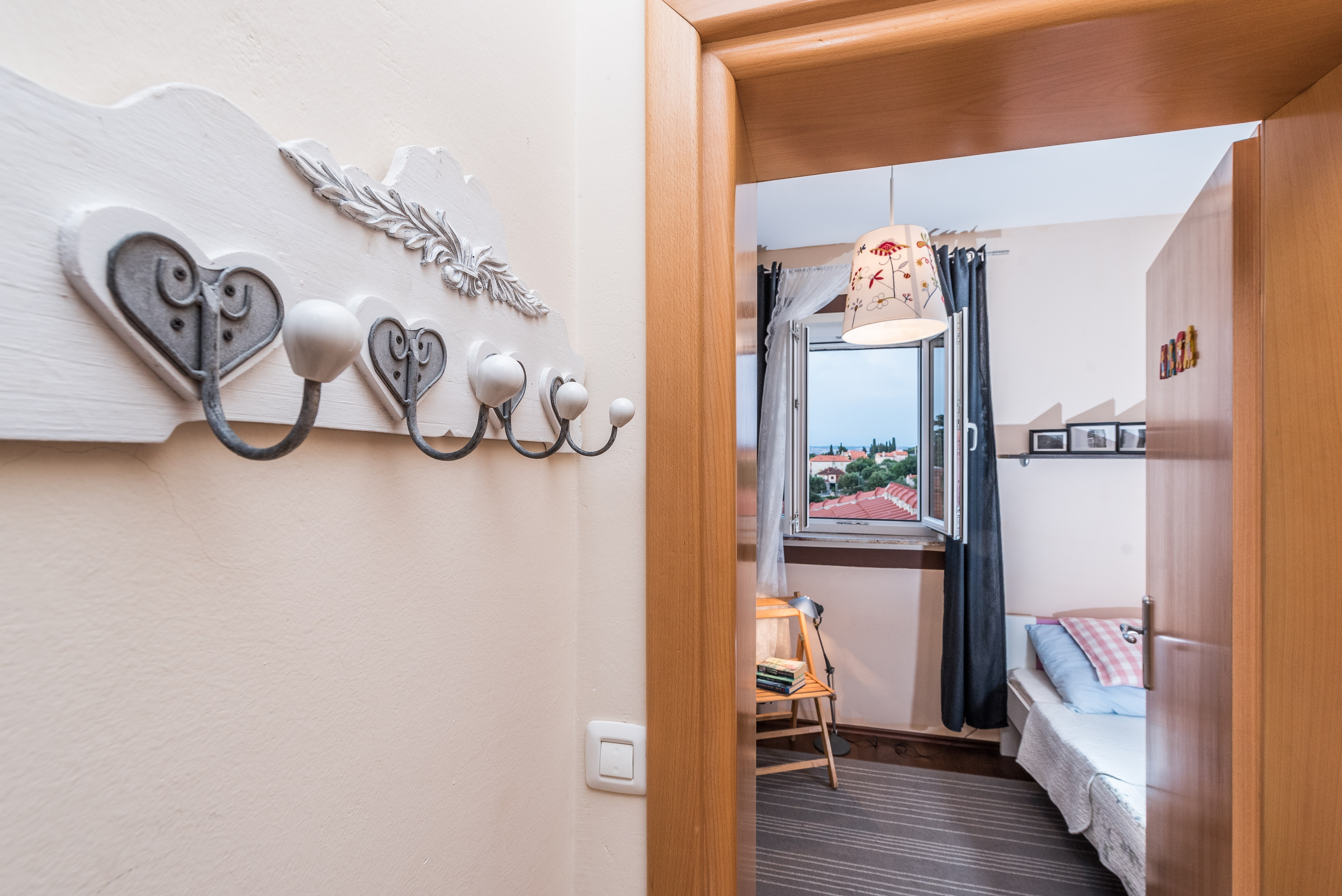 Two bedroom apartment with terrace and sea view Sutomišćica, Ugljan  A-a