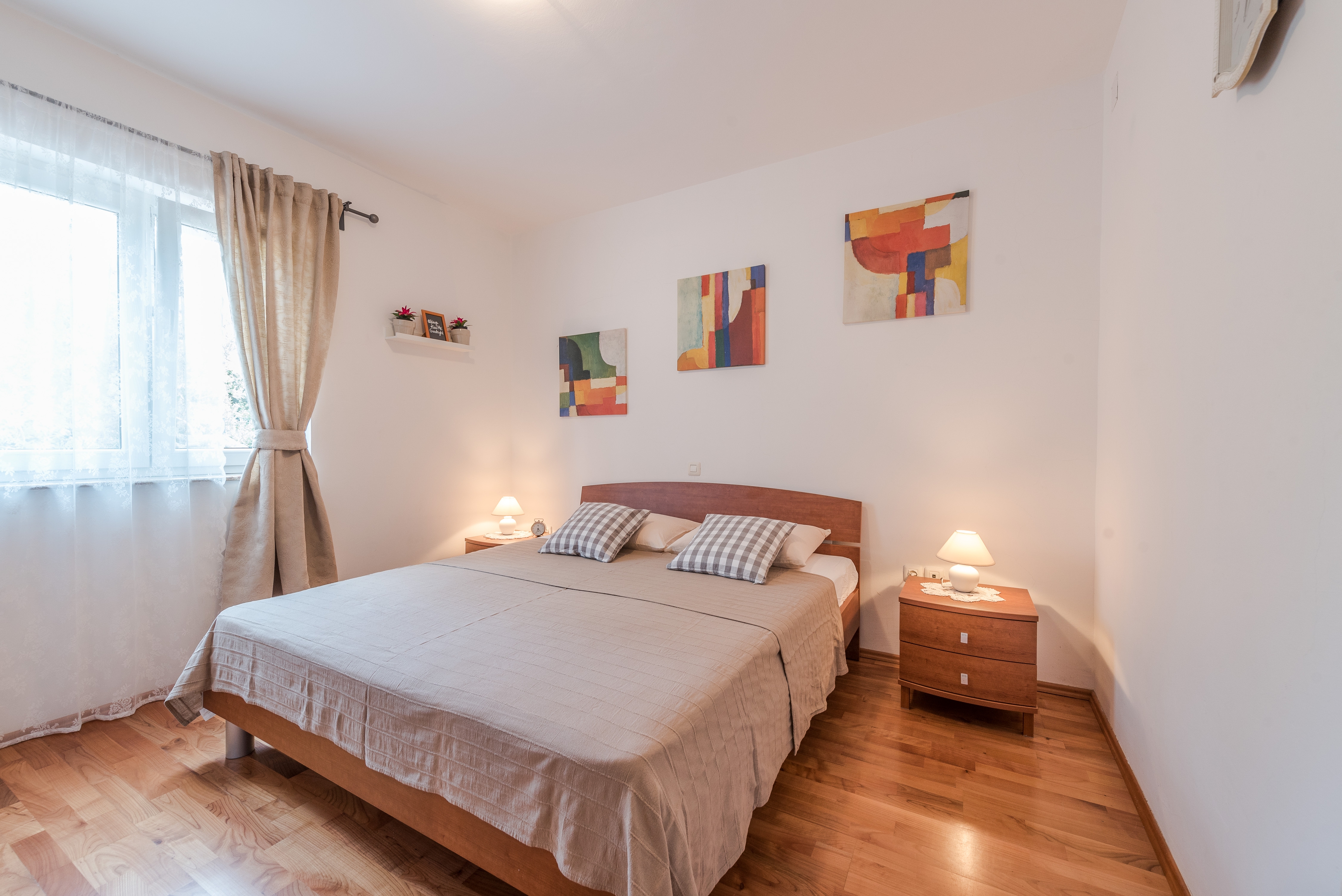 Two bedroom apartment with terrace Sutomišćica, Ugljan  A-b