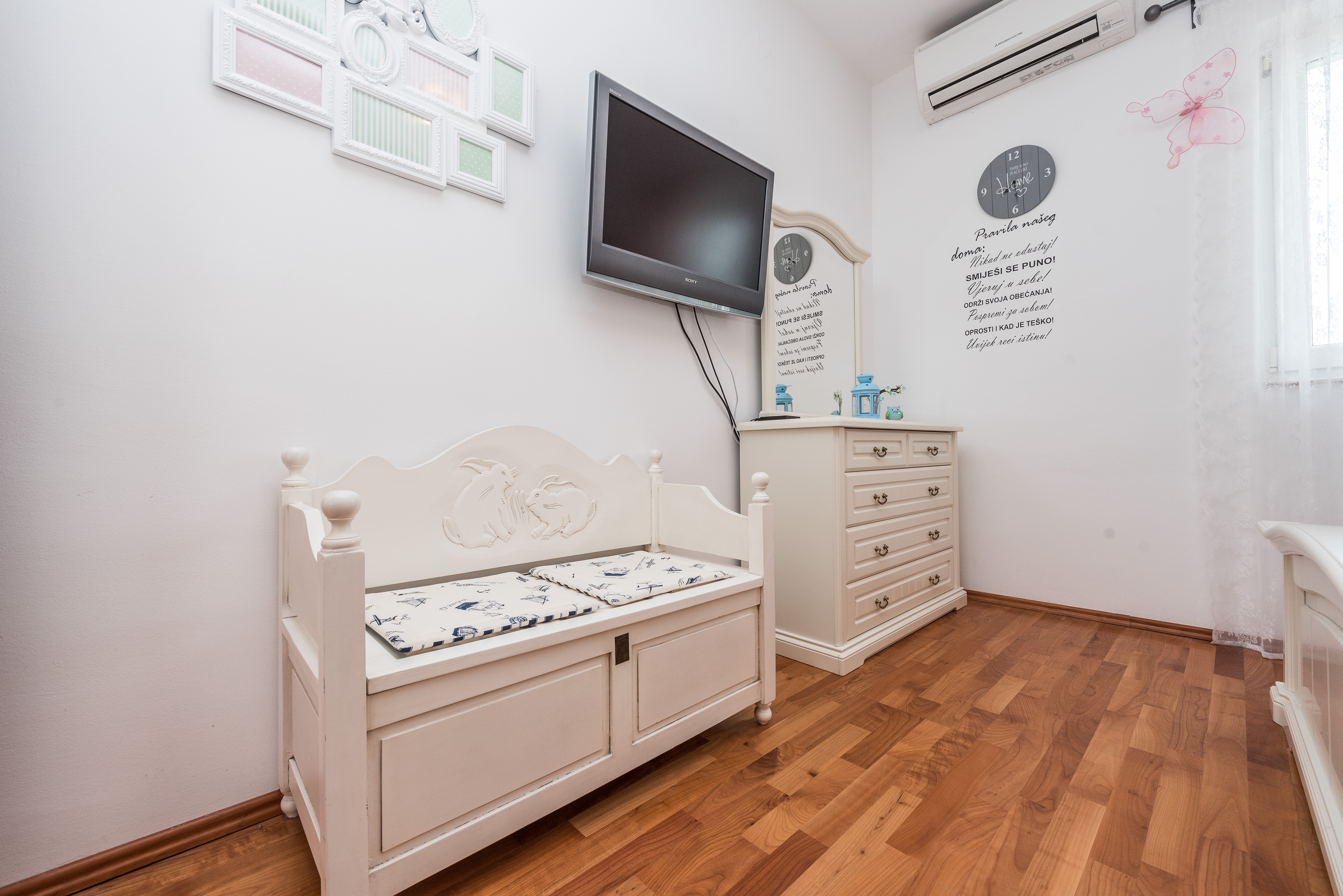 Two bedroom apartment with terrace Sutomišćica, Ugljan  A-b