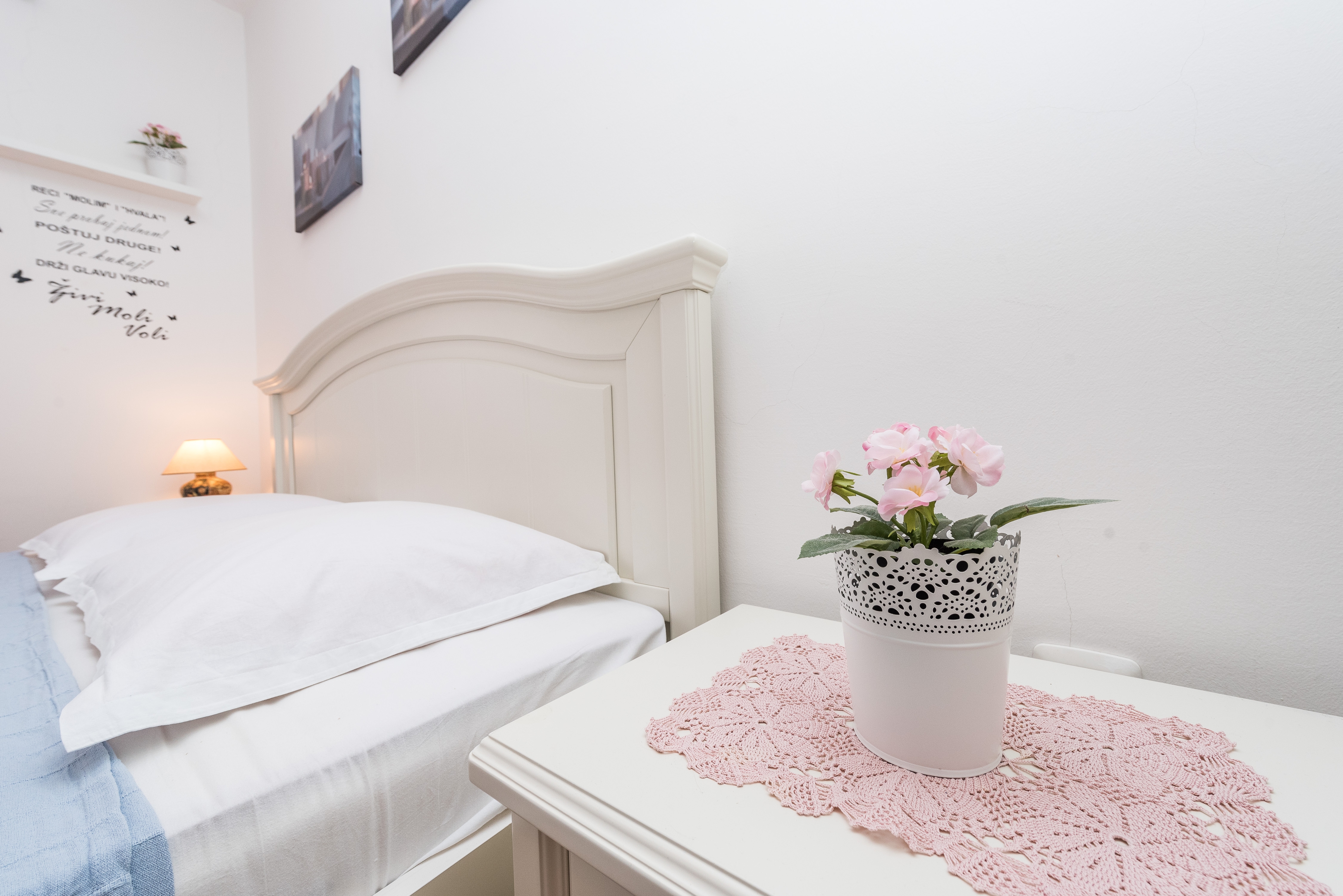 Two bedroom apartment with terrace Sutomišćica, Ugljan  A-b