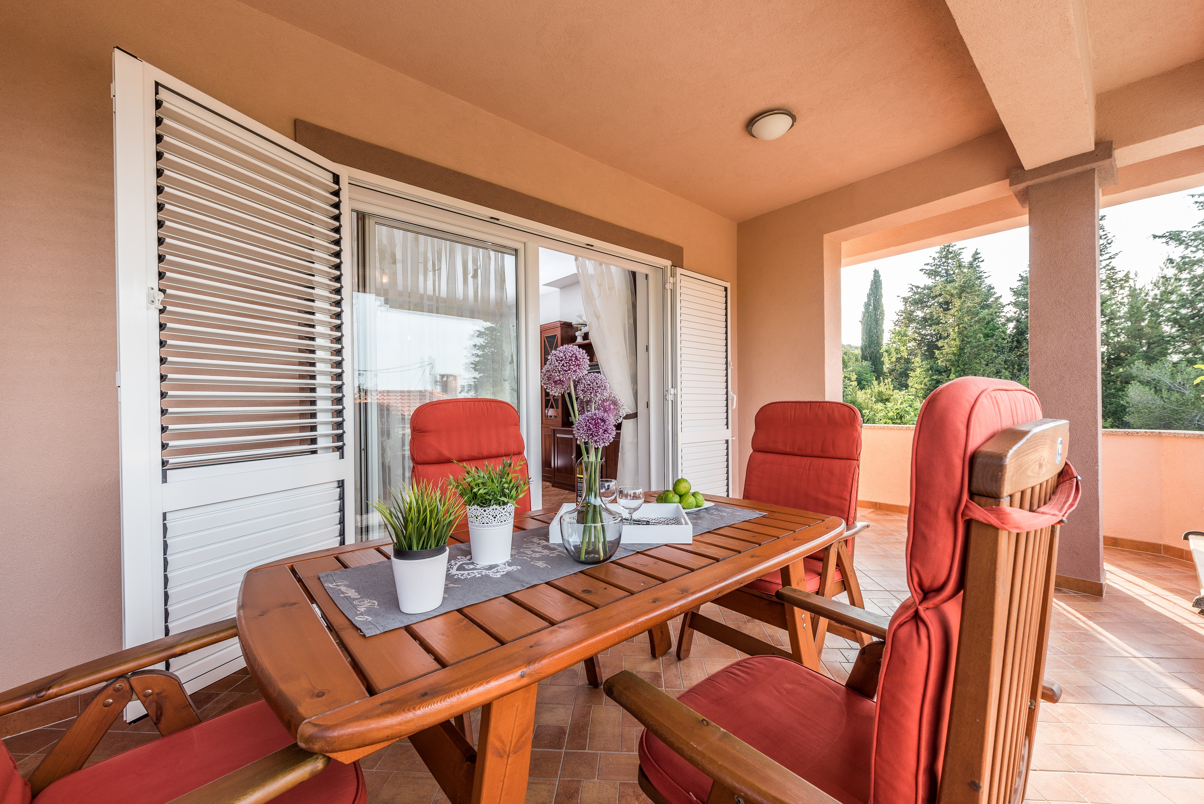 Two bedroom apartment with terrace Sutomišćica, Ugljan  A-b