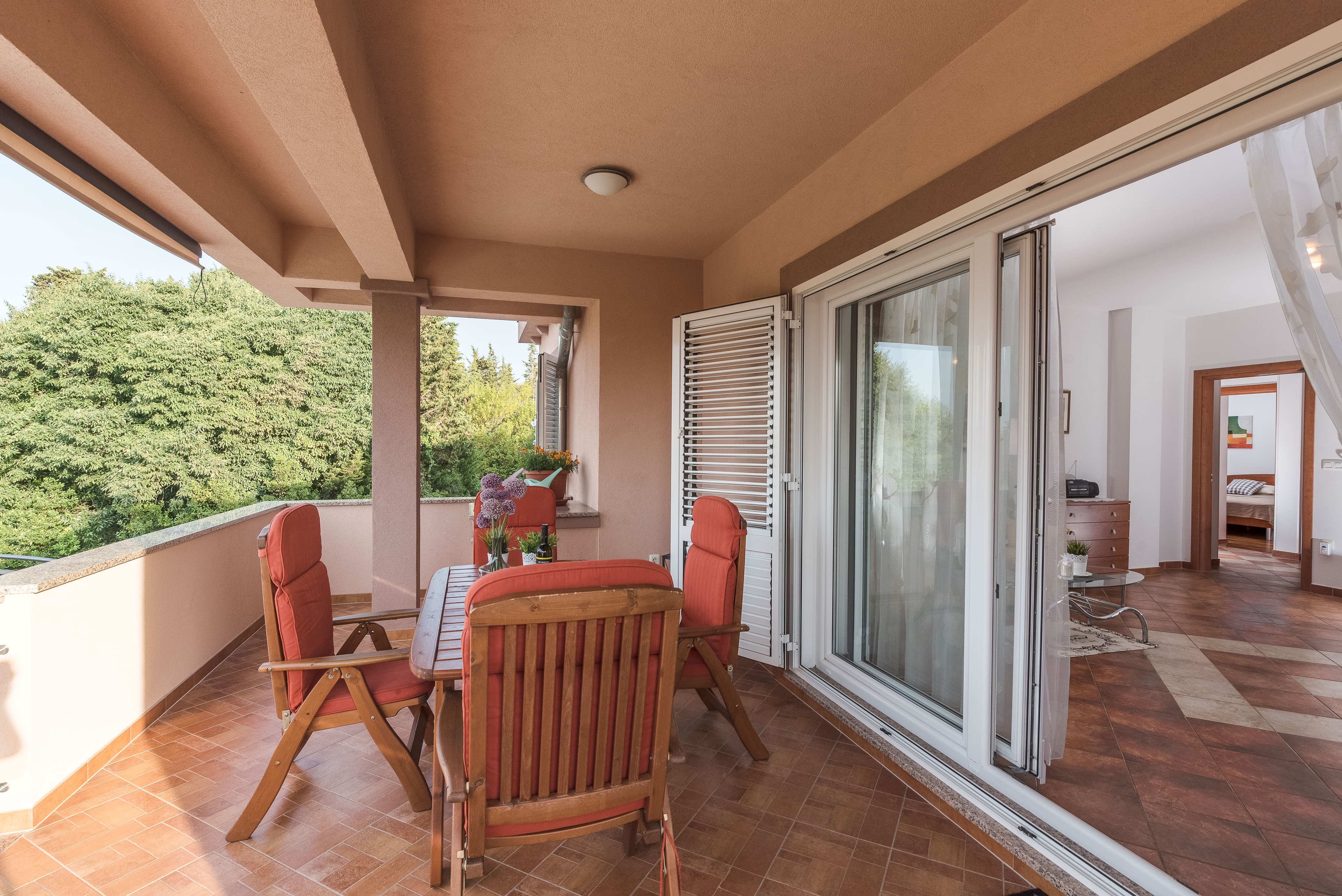 Two bedroom apartment with terrace Sutomišćica, Ugljan  A-b
