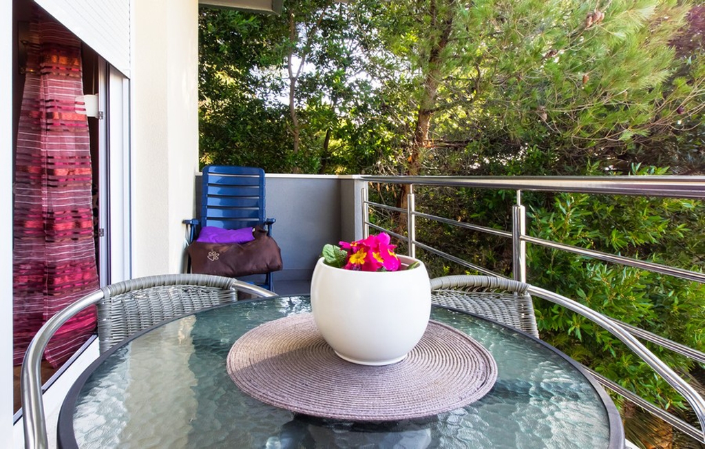 Two bedroom apartment with terrace and sea view Krilo Jesenice, Omiš  A-b