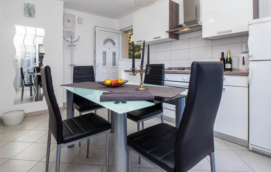 Studio flat with terrace and sea view Krilo Jesenice, Omiš  AS-a