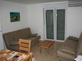 Dnevni boravak Vrboska, Dnevni boravak u smještaju tipa apartment, dostupna klima i kućni ljubimci dozvoljeni.