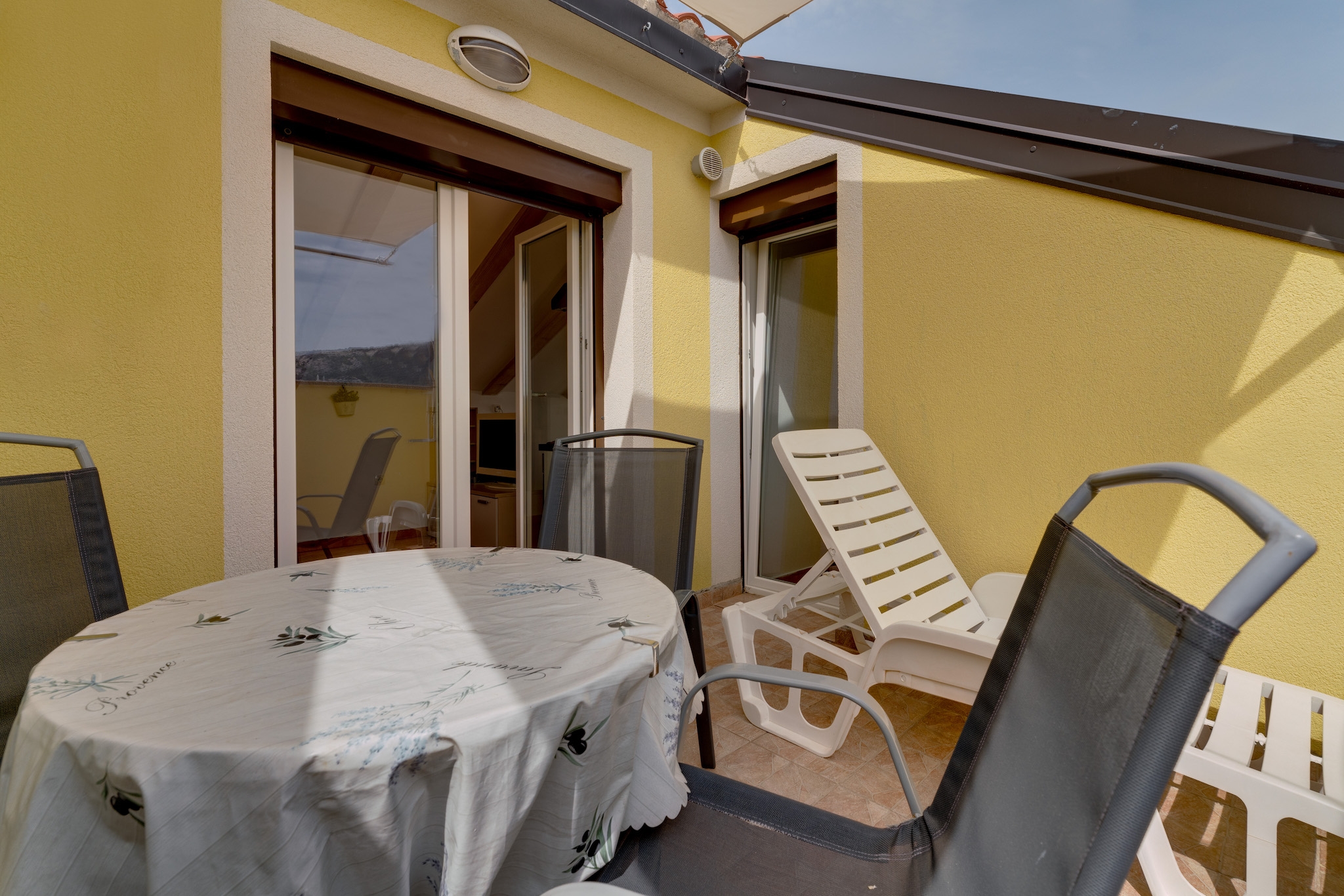 Two bedroom apartment with terrace and sea view Baška, Krk  A-e