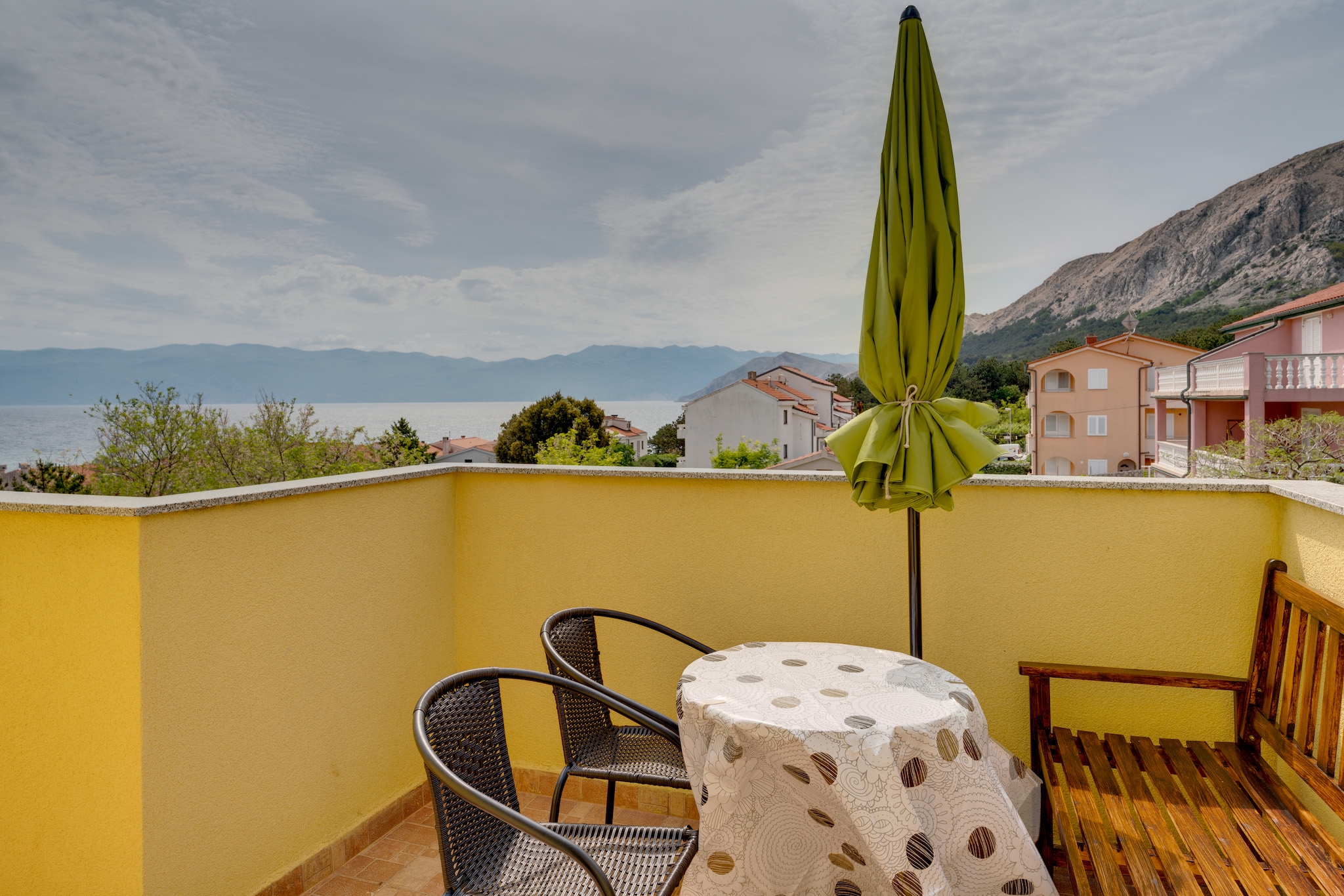 Two bedroom apartment with terrace and sea view Baška, Krk  A-e
