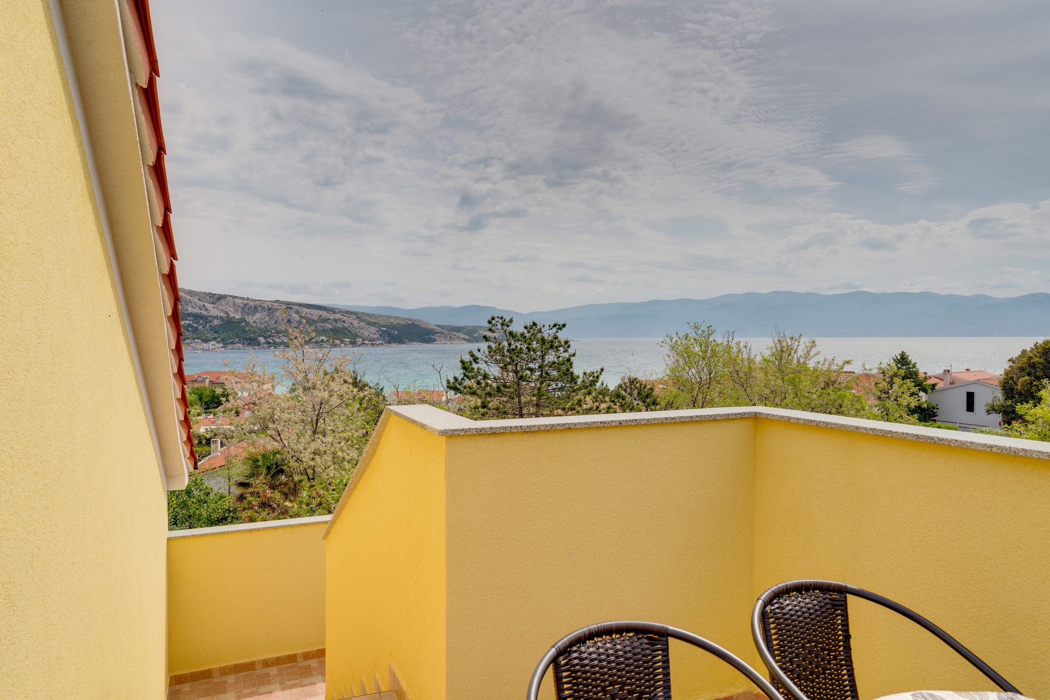 Two bedroom apartment with terrace and sea view Baška, Krk  A-e